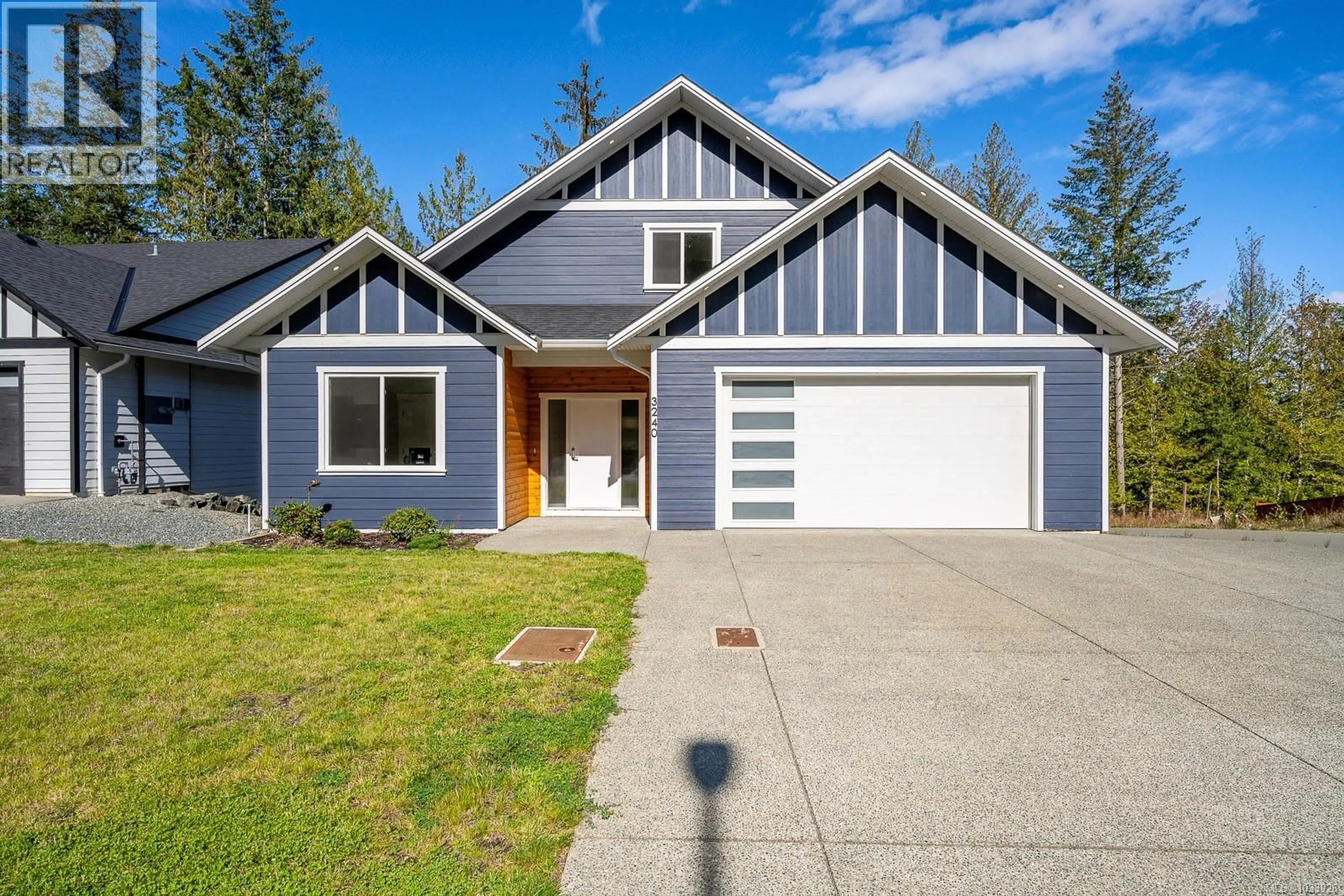 Home with vinyl exterior material, street for 3240 KLANAWA CRESCENT, Courtenay British Columbia V9N0H4