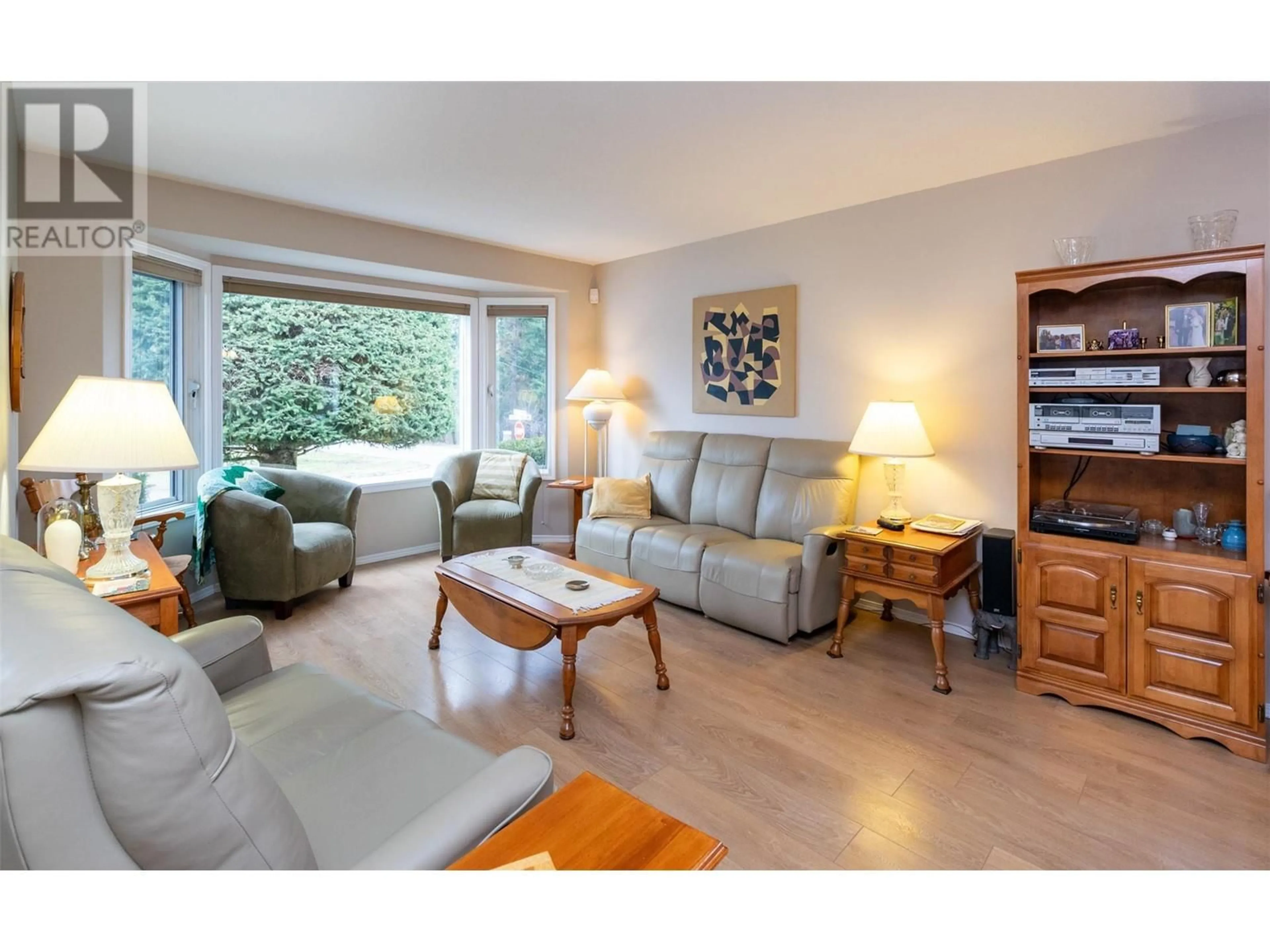 Living room with furniture, wood/laminate floor for 2030 13 STREET SOUTHWEST, Salmon Arm British Columbia V1E1L6