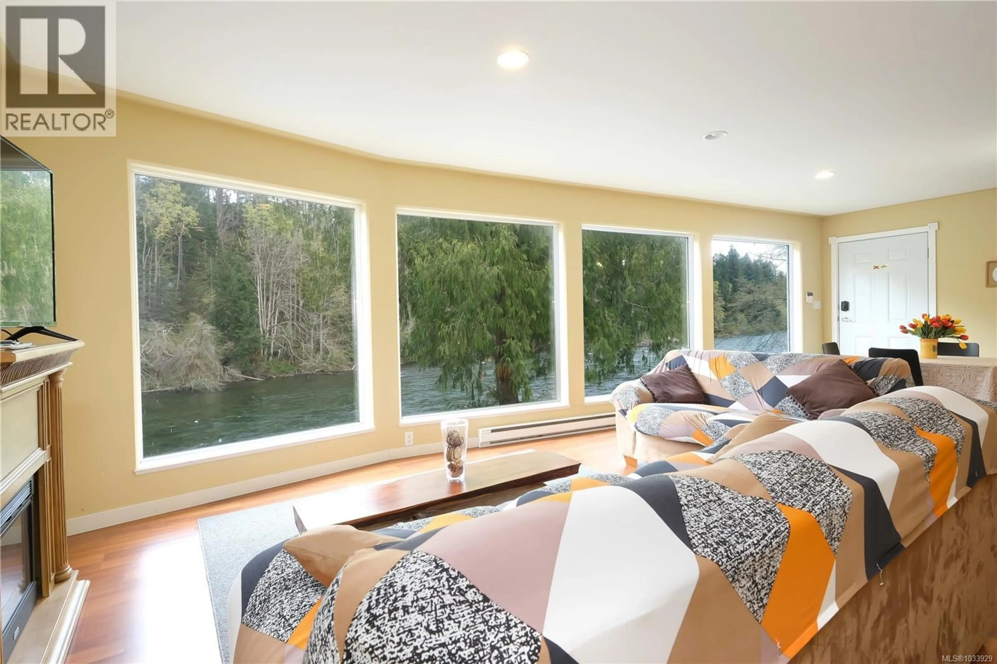 Unknown for 2420 CAMPBELL RIVER ROAD, Campbell River British Columbia V9W4N7