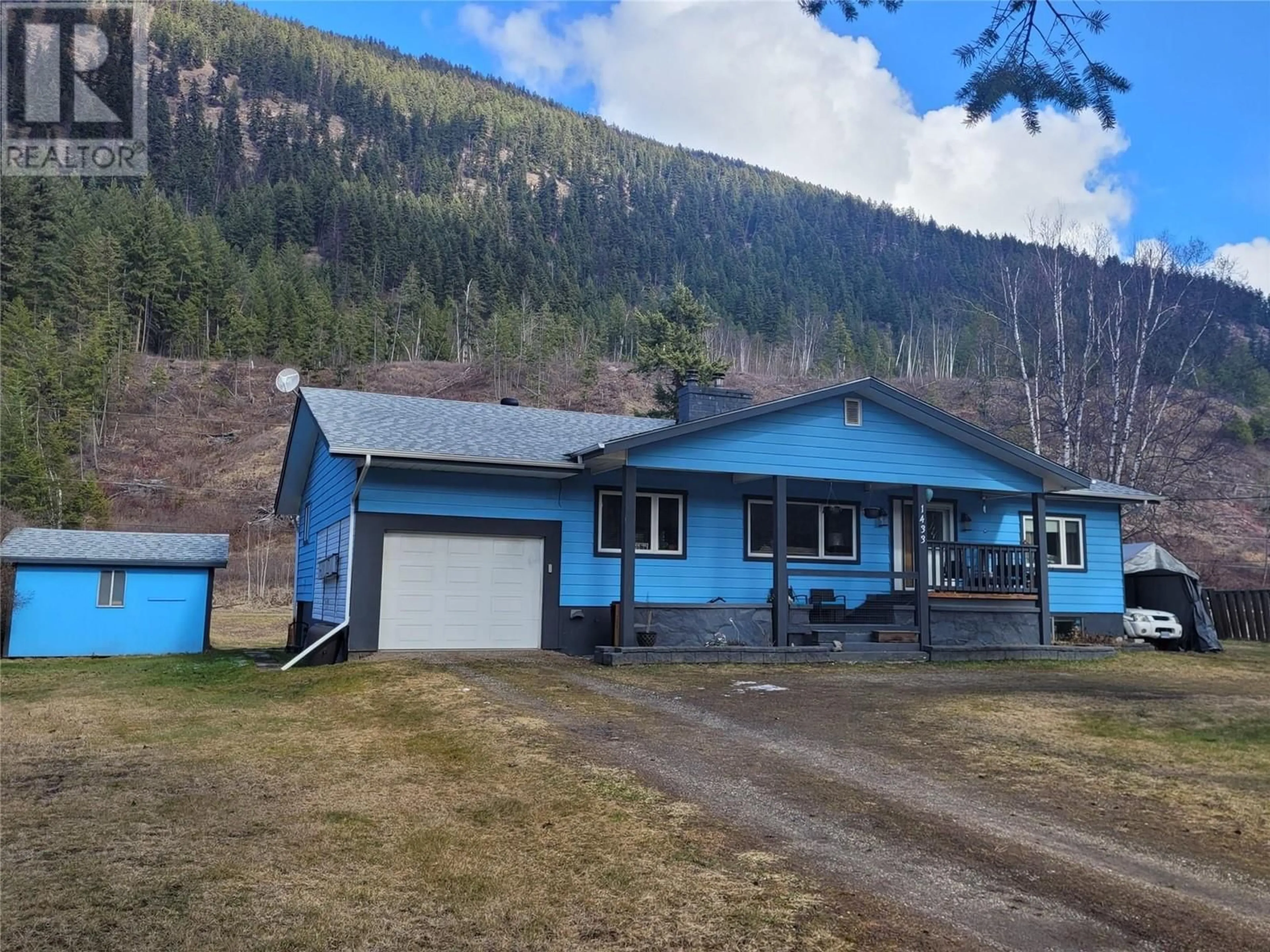 A pic from outside/outdoor area/front of a property/back of a property/a pic from drone, mountain view for 1433 DAVY ROAD, Clearwater British Columbia V0E1N1