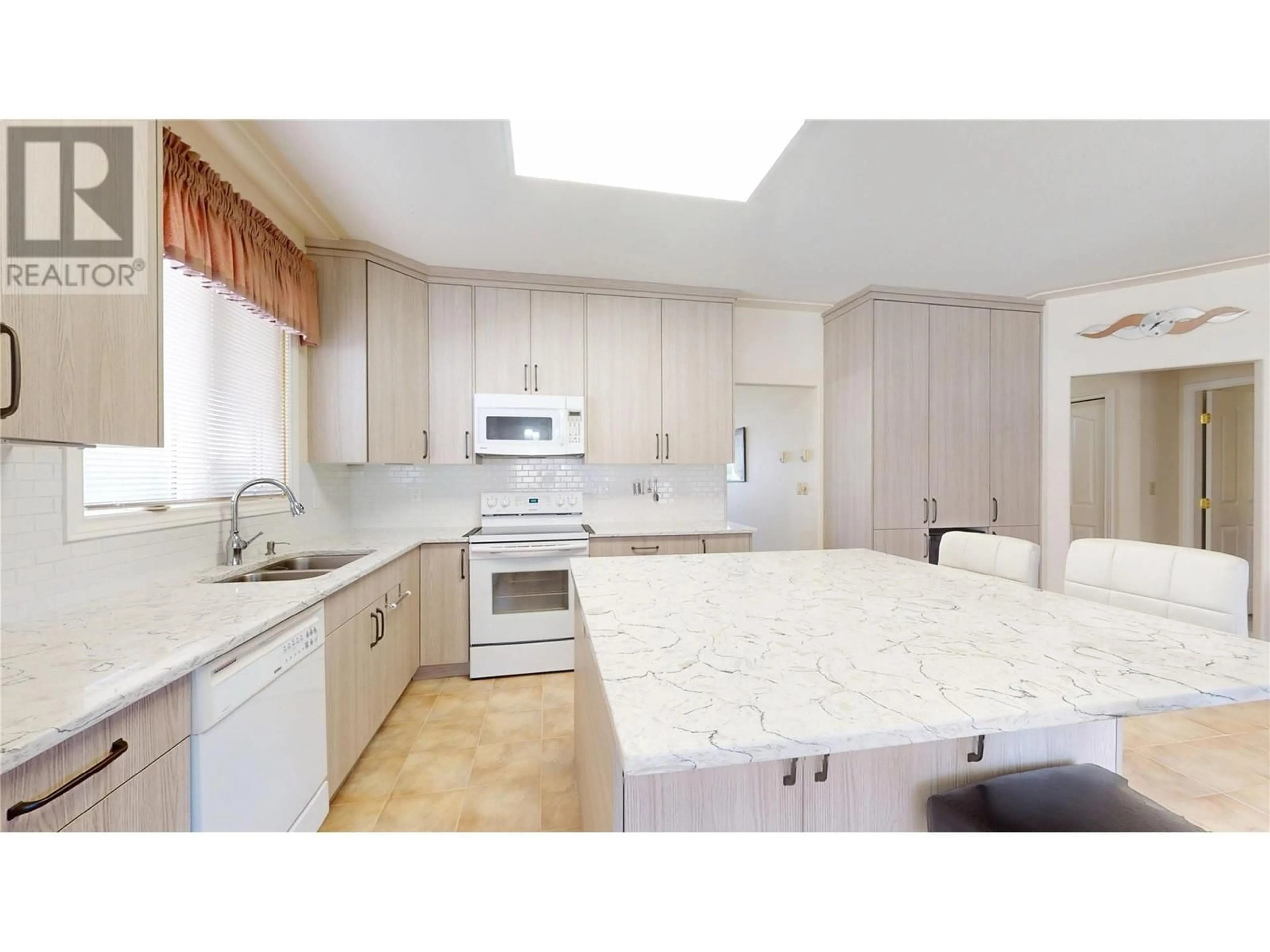 Open concept kitchen, ceramic/tile floor for 204 - 3360 OLD OKANAGAN HIGHWAY, West Kelowna British Columbia V4T1X9