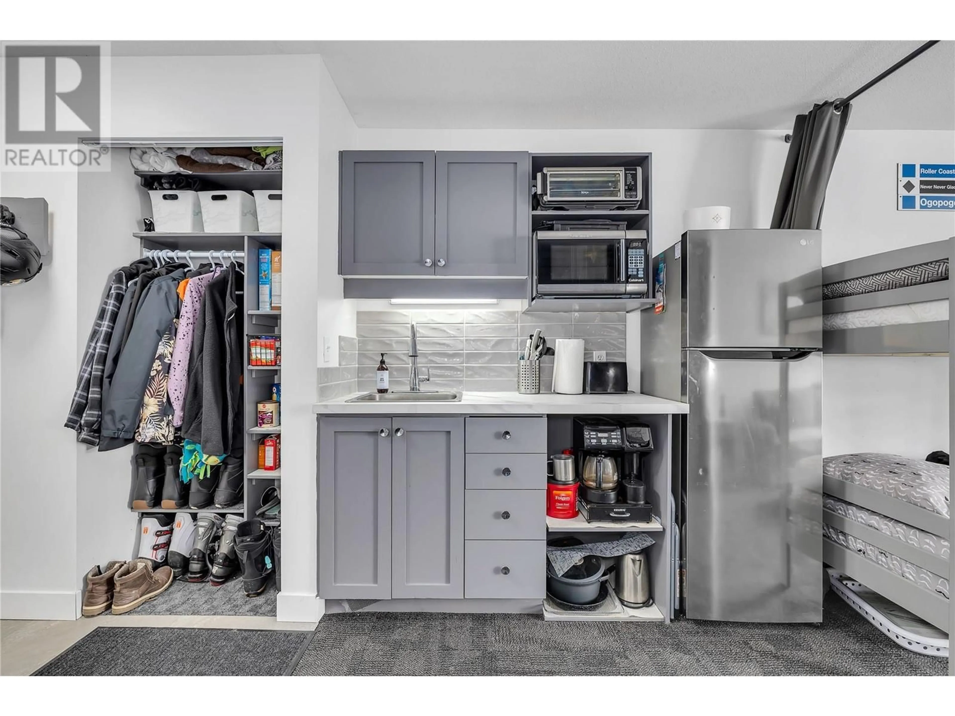 Standard kitchen, unknown for 209 - 5340 BIG WHITE ROAD, Big White British Columbia V1P1P3