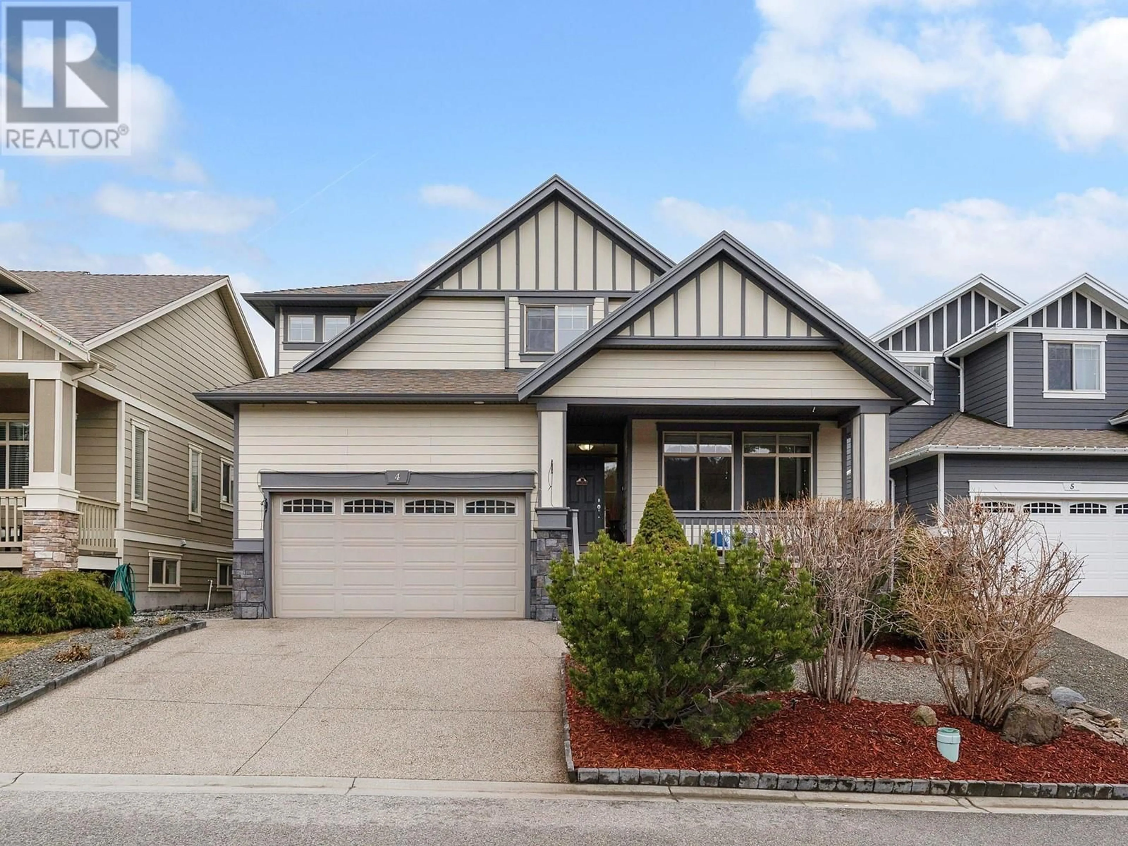 Home with vinyl exterior material, street for 4 - 2051 SUNVIEW DRIVE, West Kelowna British Columbia V1Z4C2