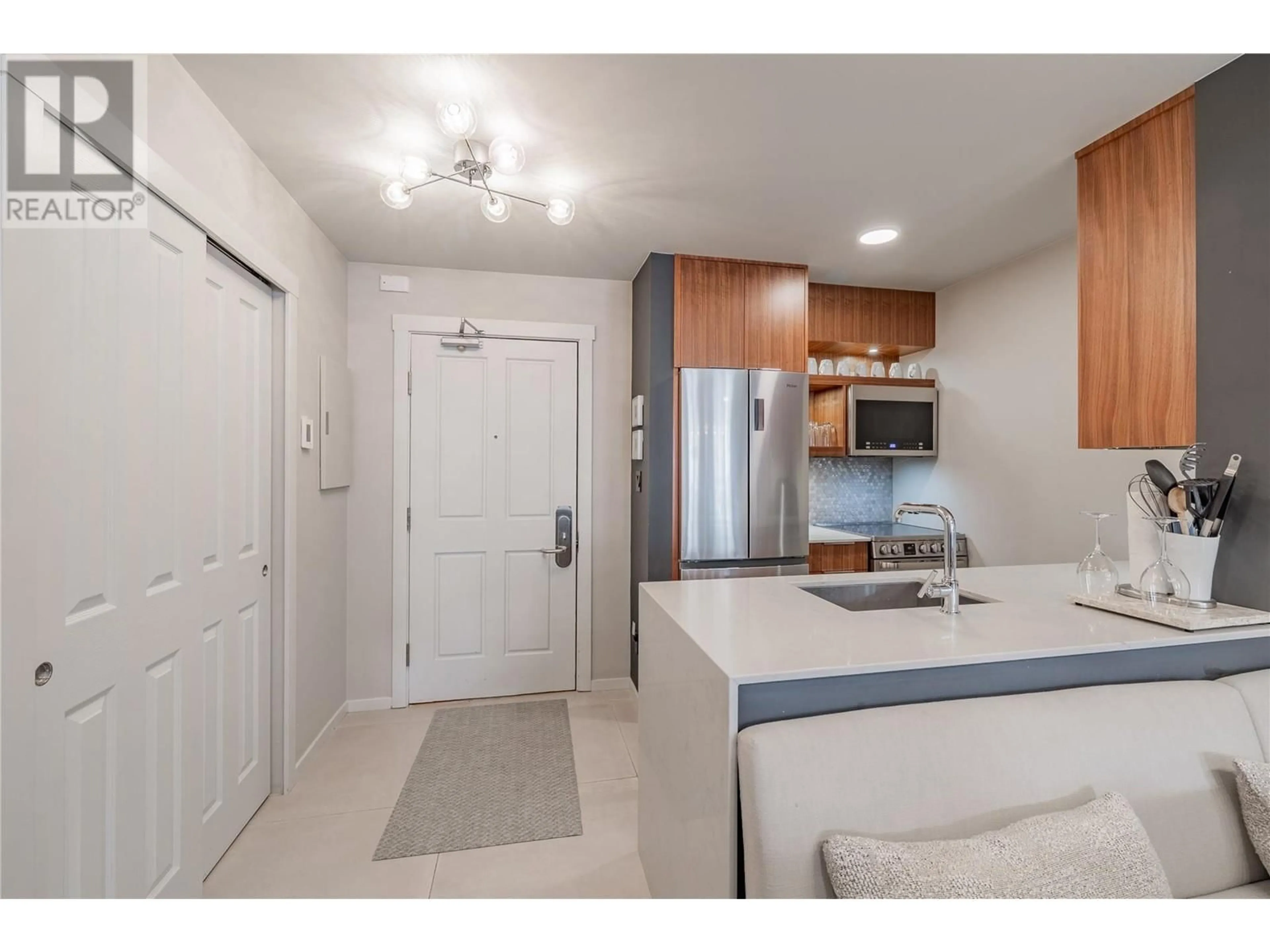 Standard kitchen, unknown for 202 - 2050 SUMMIT DRIVE, Panorama British Columbia V0A1T0