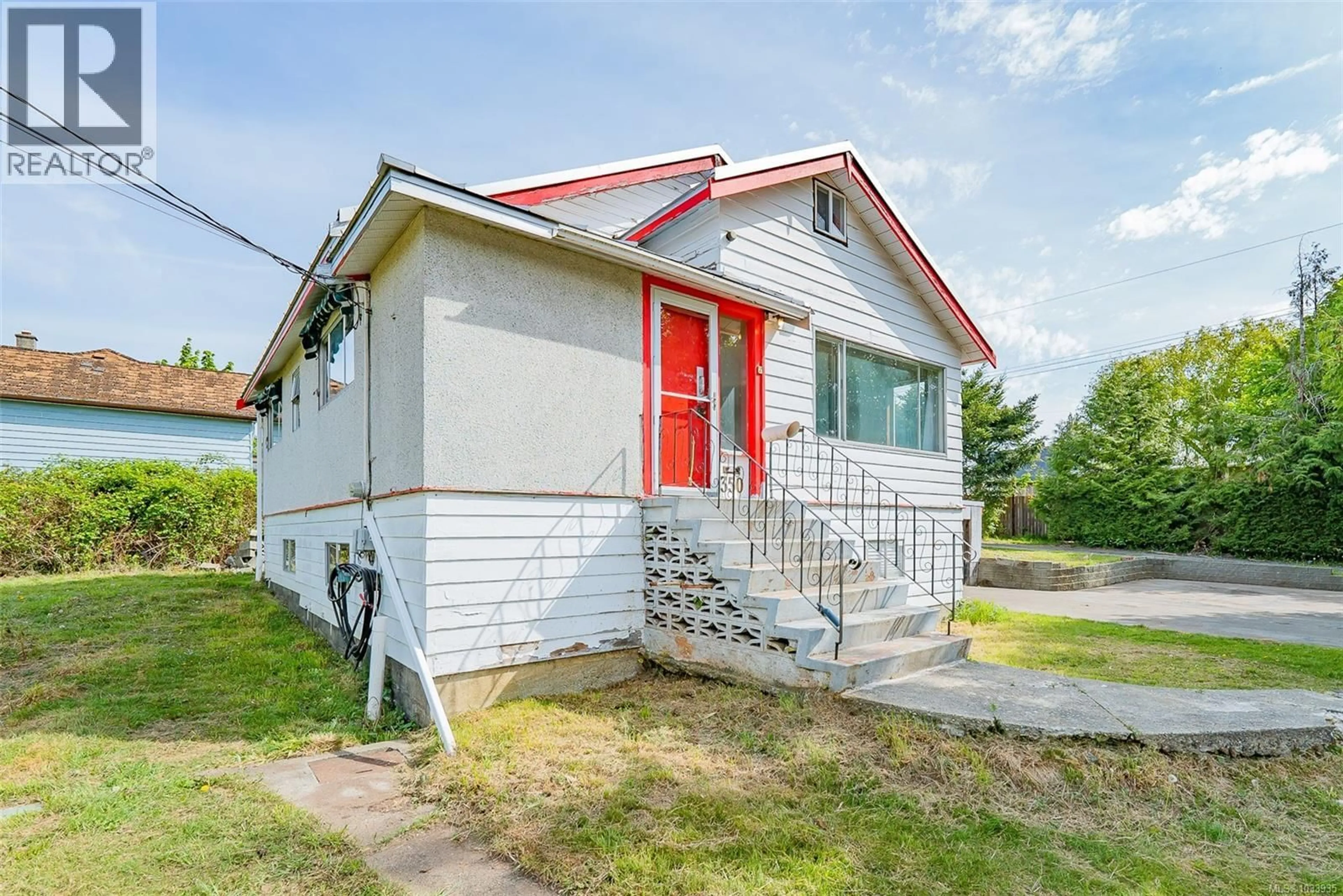 Home with vinyl exterior material, street for 350 FOURTH STREET, Nanaimo British Columbia V9R1T4