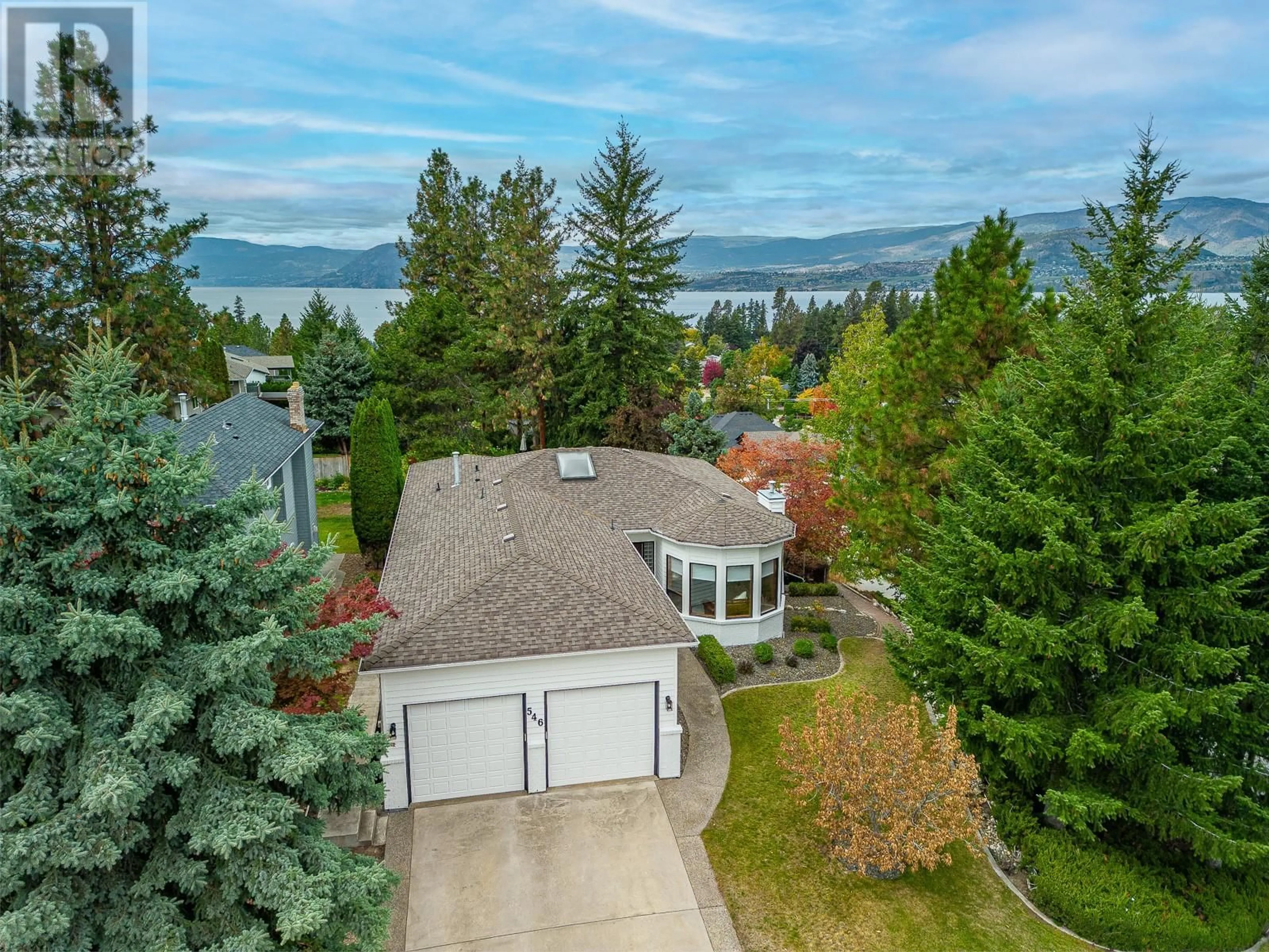 A pic from outside/outdoor area/front of a property/back of a property/a pic from drone, water/lake/river/ocean view for 546 Vintage Terrace Road, Kelowna British Columbia V1W2Z8