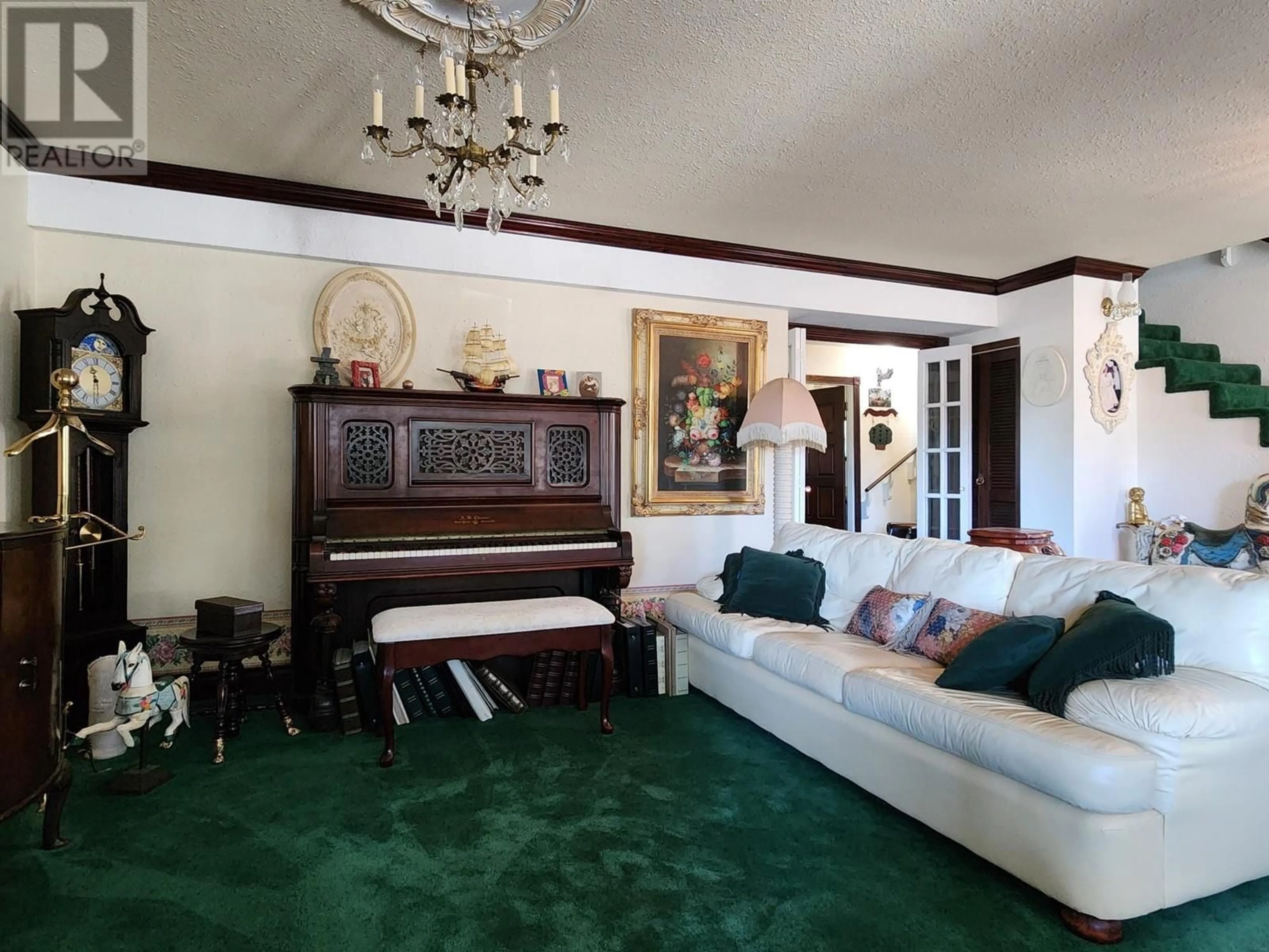 Living room with furniture, carpet floor for 278 CLIFF CRESCENT, Ashcroft British Columbia V0K1A0