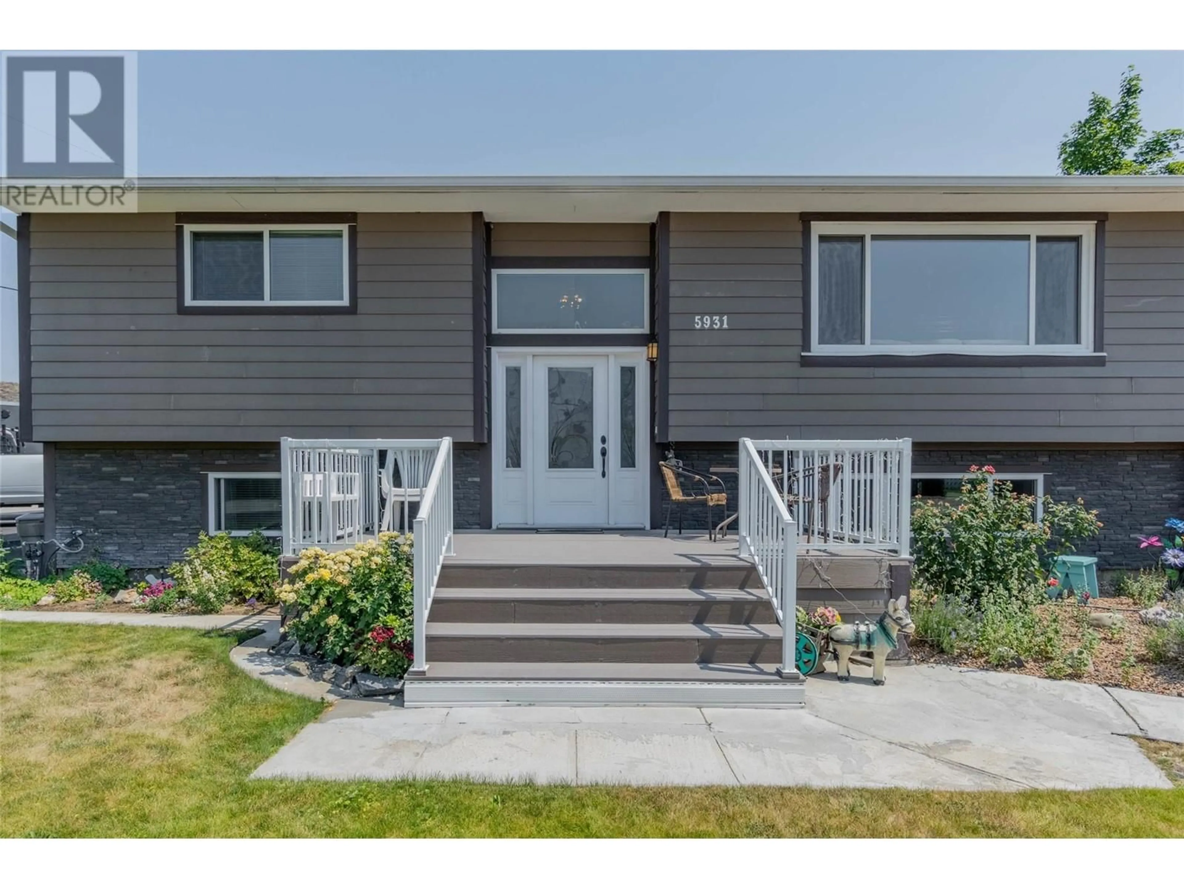Home with vinyl exterior material, street for 5913 DIVIDEND STREET, Oliver British Columbia V0H1T6