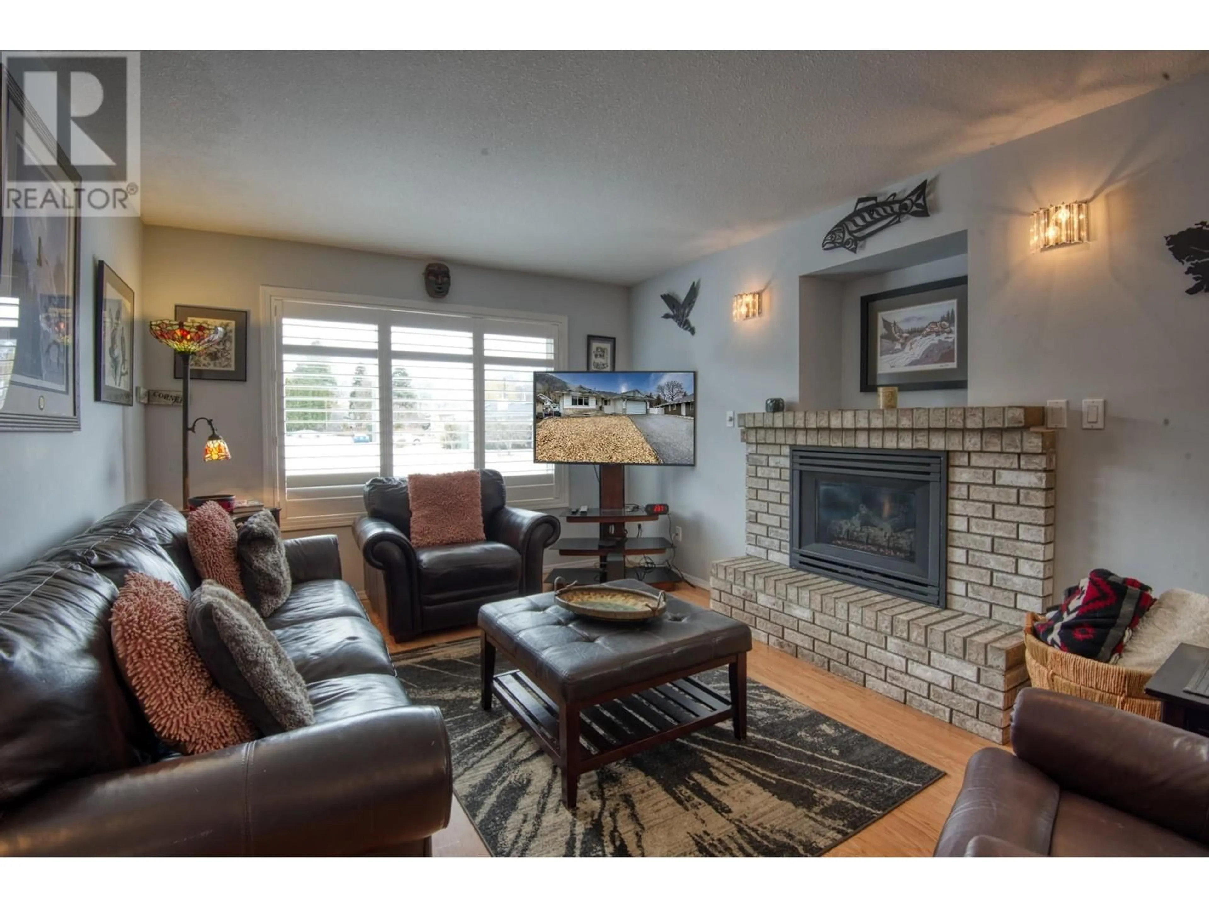 Living room with furniture, unknown for 5338 CAMLYN COURT, Okanagan Falls British Columbia V0H1R0
