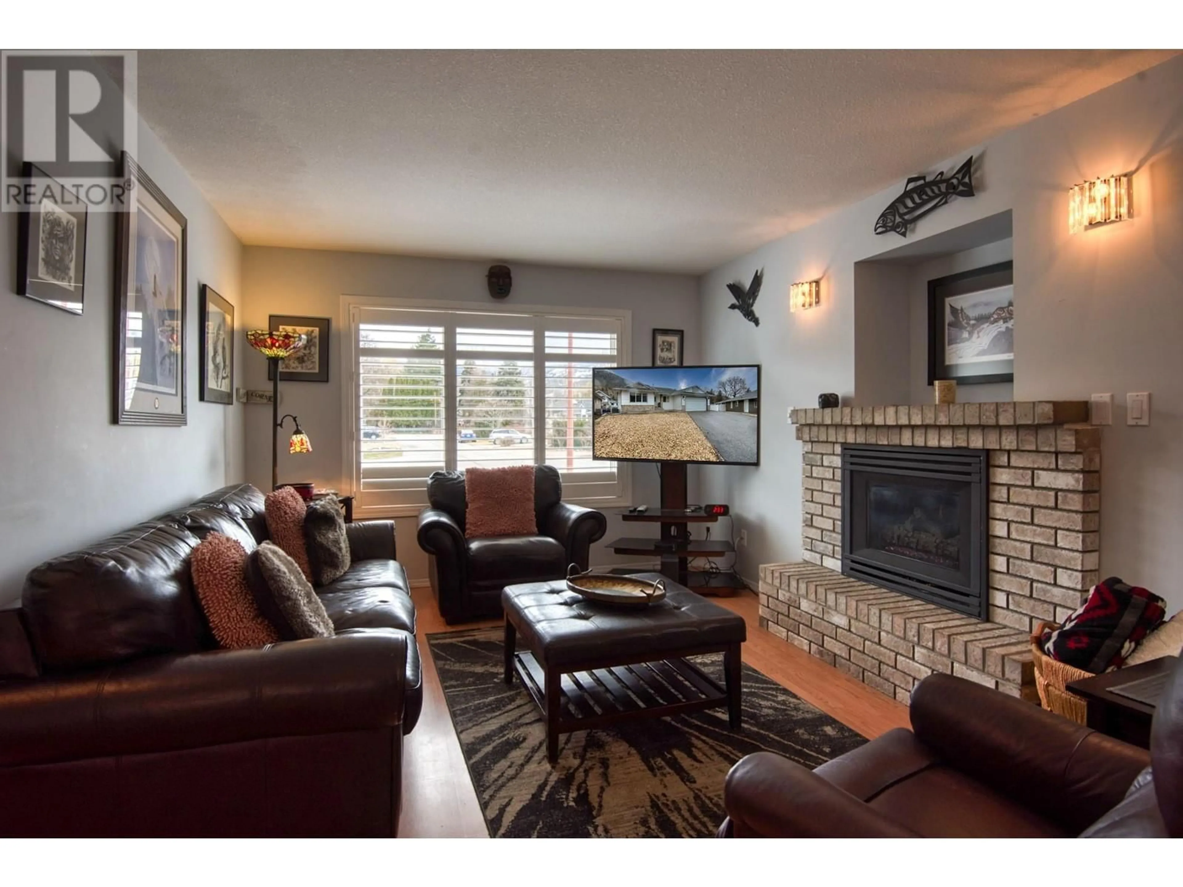 Living room with furniture, unknown for 5338 CAMLYN COURT, Okanagan Falls British Columbia V0H1R0