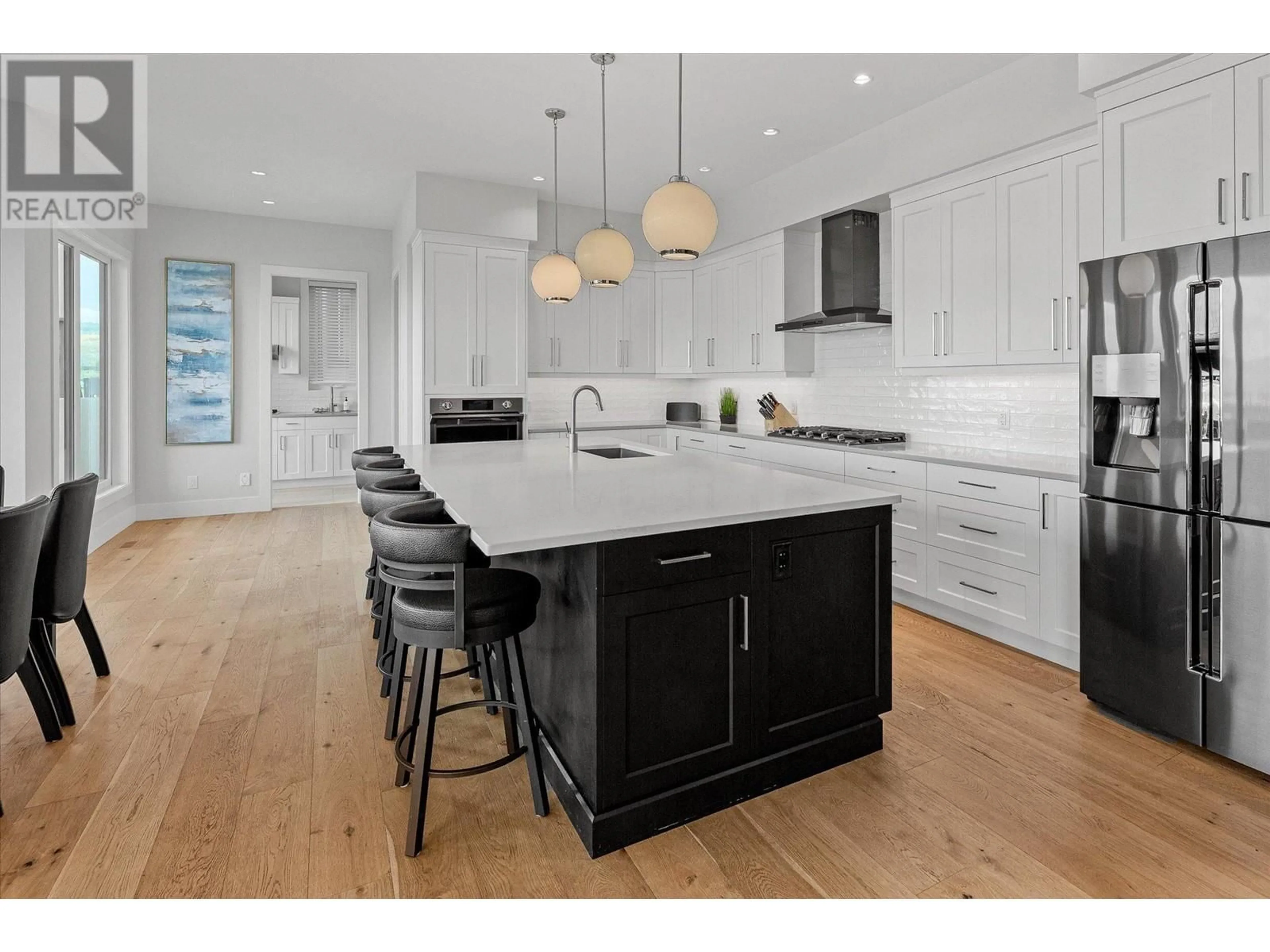 Open concept kitchen, wood/laminate floor for 980 LEDGEVIEW COURT, Kelowna British Columbia V1W5M6