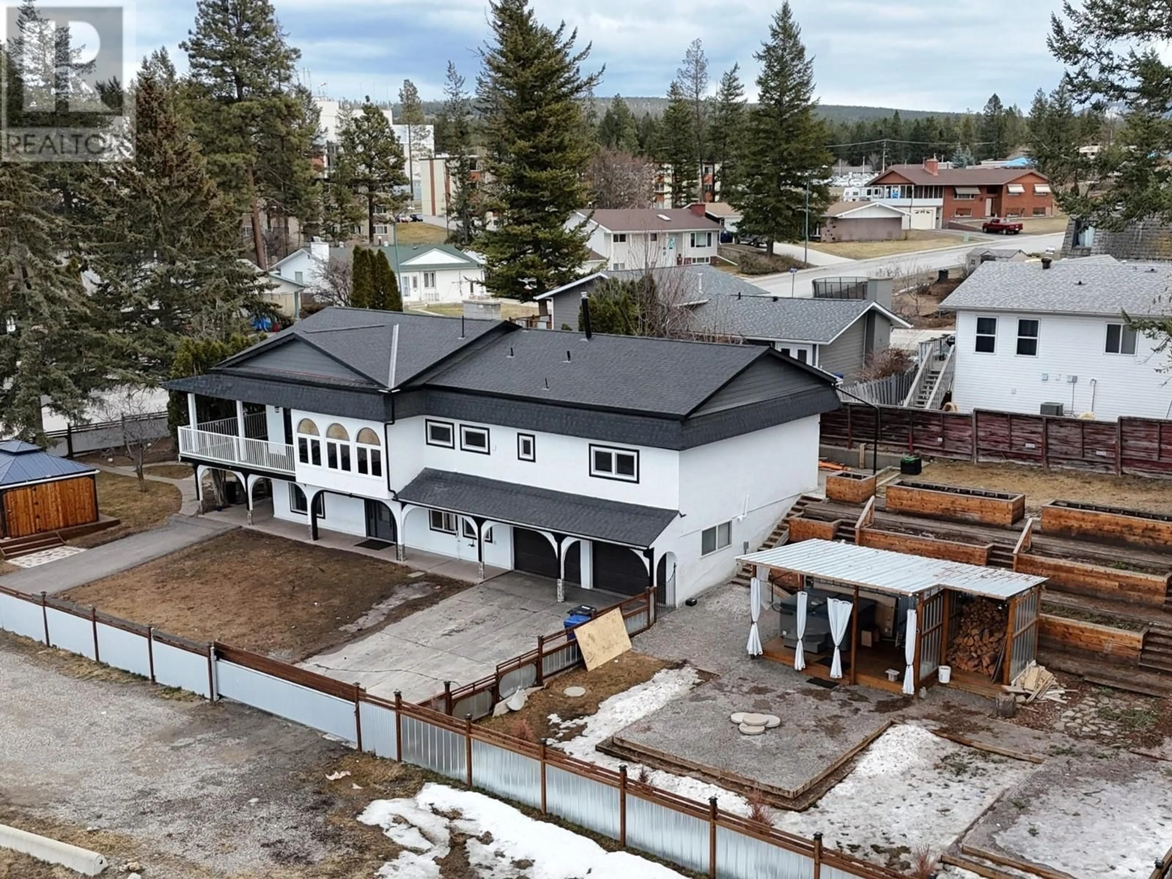 A pic from outside/outdoor area/front of a property/back of a property/a pic from drone, unknown for 3 21ST AVENUE SOUTH, Cranbrook British Columbia V1C3G9