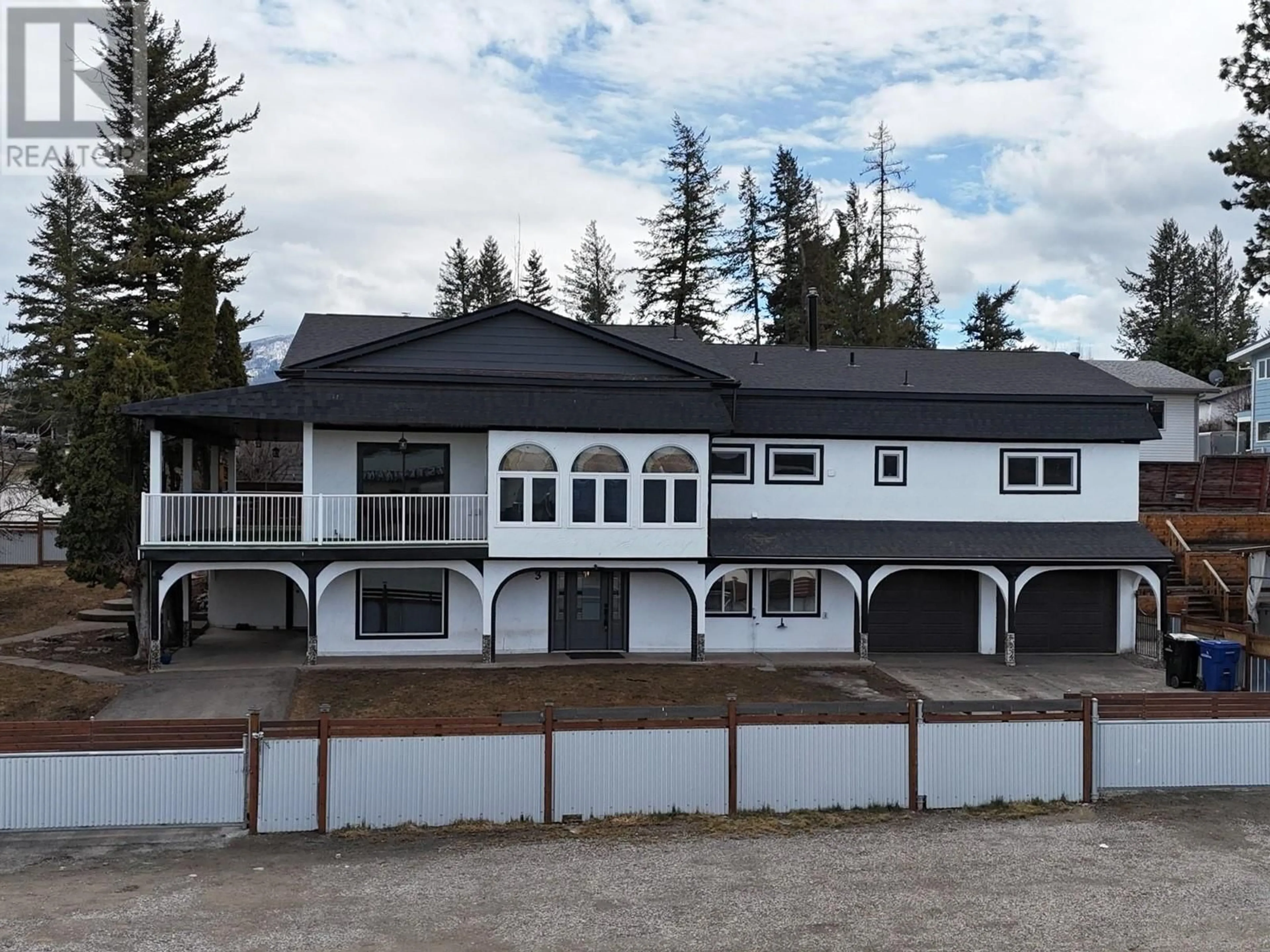 A pic from outside/outdoor area/front of a property/back of a property/a pic from drone, building for 3 21ST AVENUE SOUTH, Cranbrook British Columbia V1C3G9