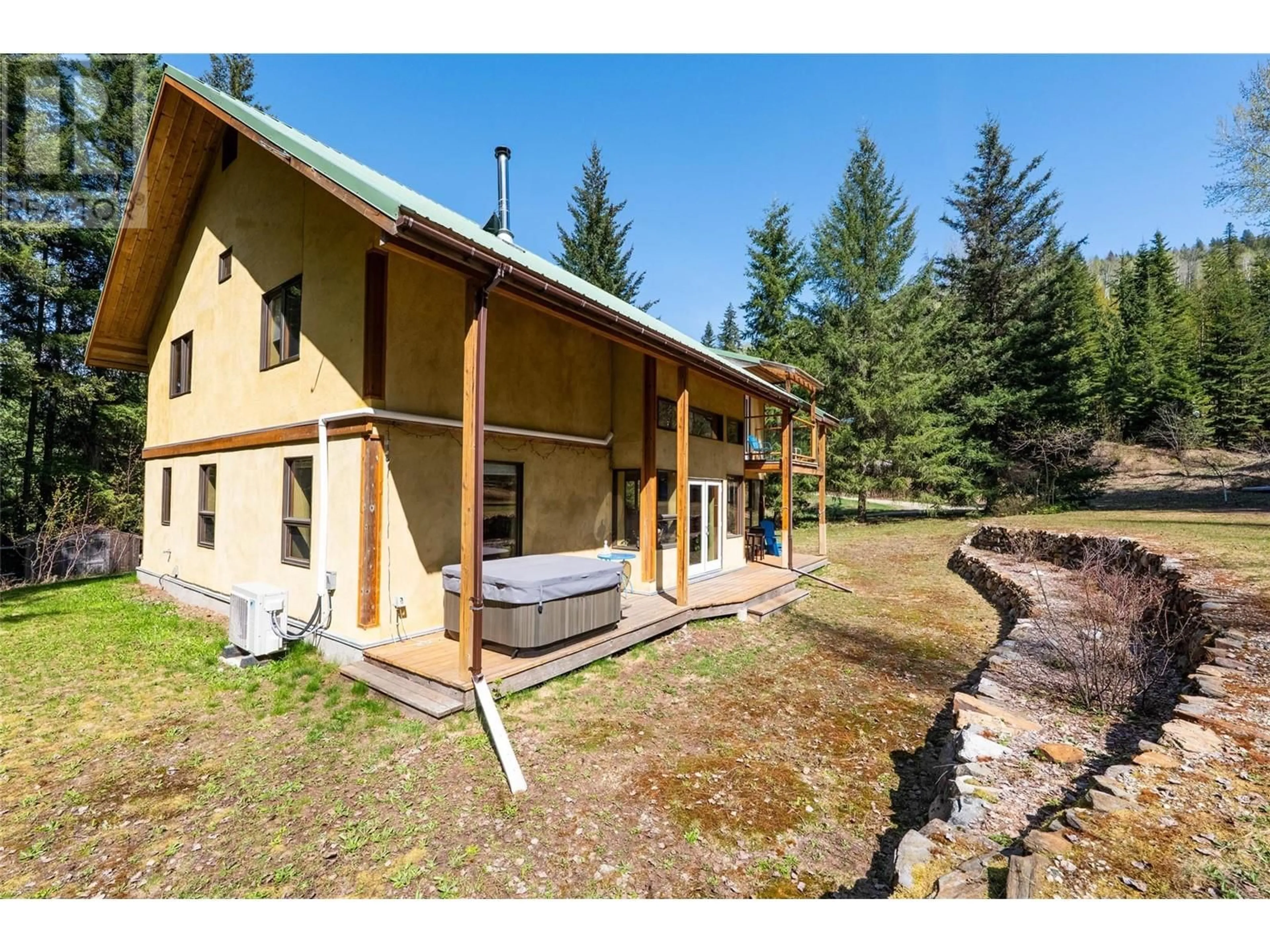 A pic from outside/outdoor area/front of a property/back of a property/a pic from drone, unknown for 4226 SHASHEEN ROAD, Nelson British Columbia V1L6X1