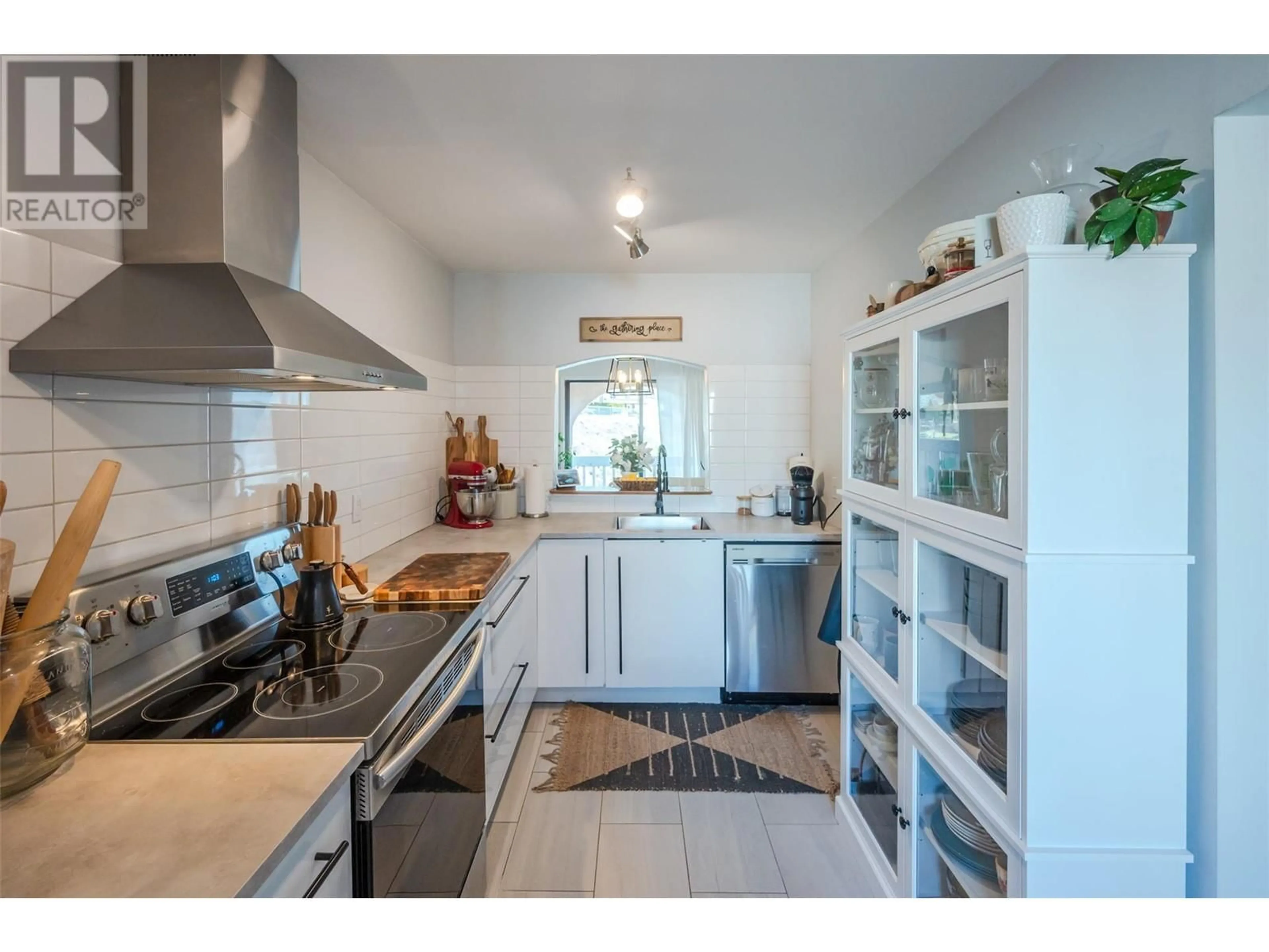 Standard kitchen, ceramic/tile floor for 1A - 8043 VEDETTE DRIVE, Osoyoos British Columbia V0H1V2