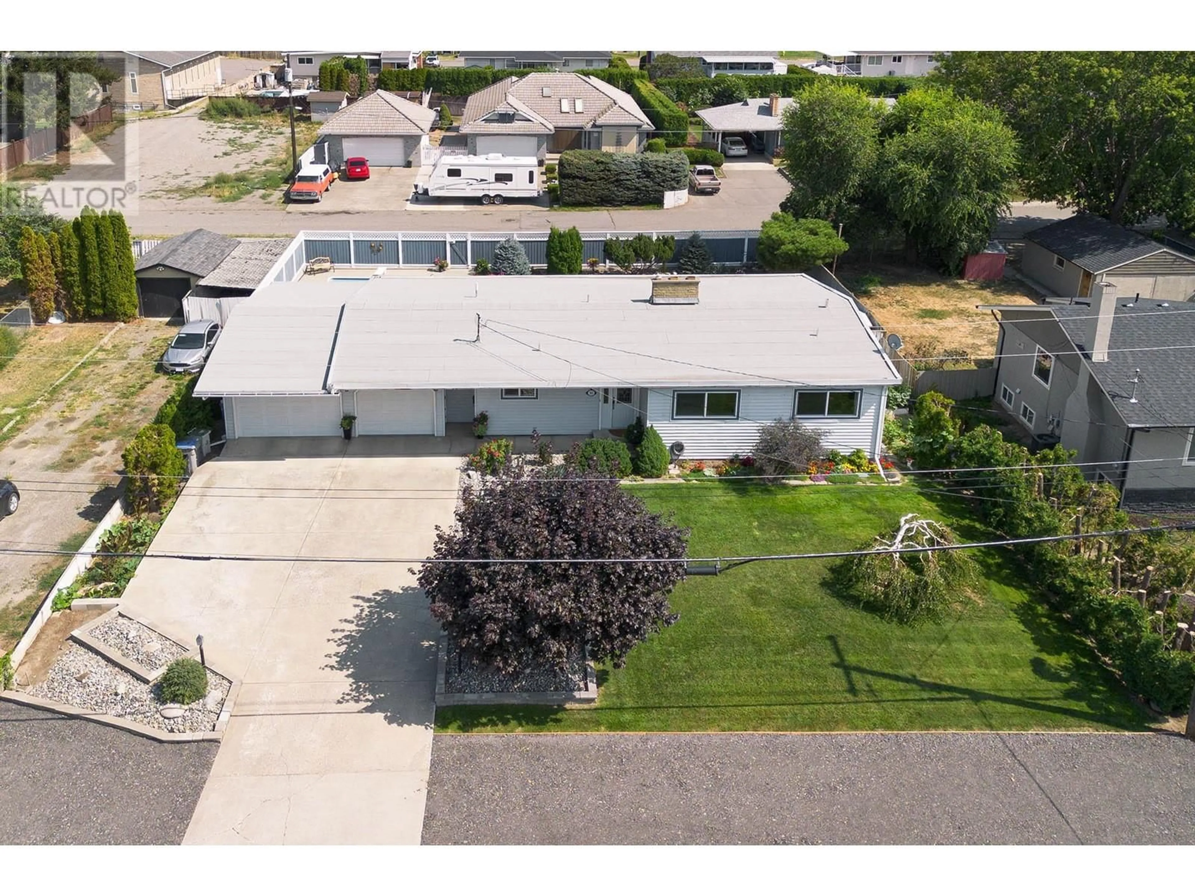A pic from outside/outdoor area/front of a property/back of a property/a pic from drone, street for 765 POPP STREET, Kamloops British Columbia V2B5A6