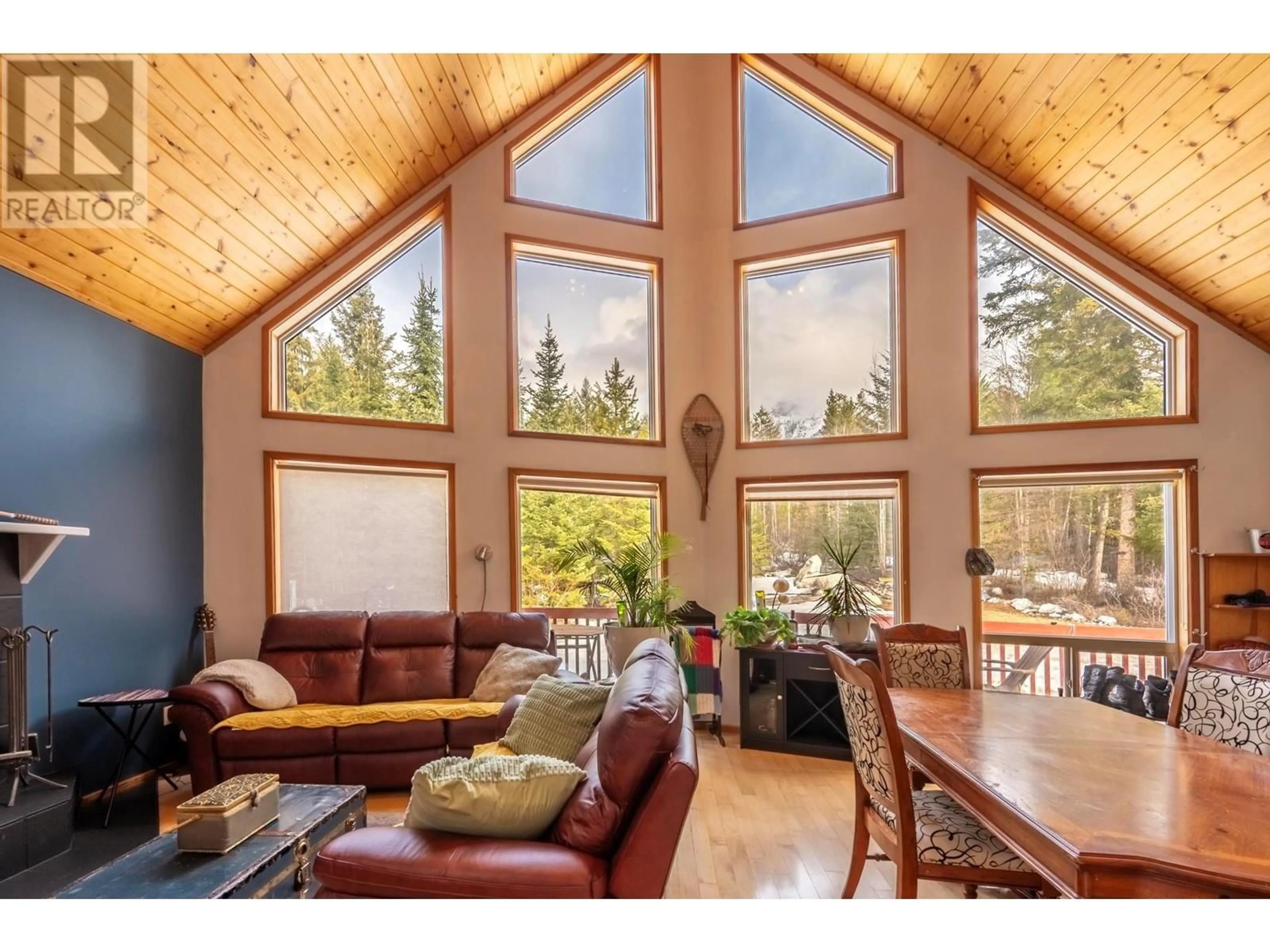 Living room with furniture, wood/laminate floor for 2186 CAMPBELL ROAD, Golden British Columbia V0A1H7