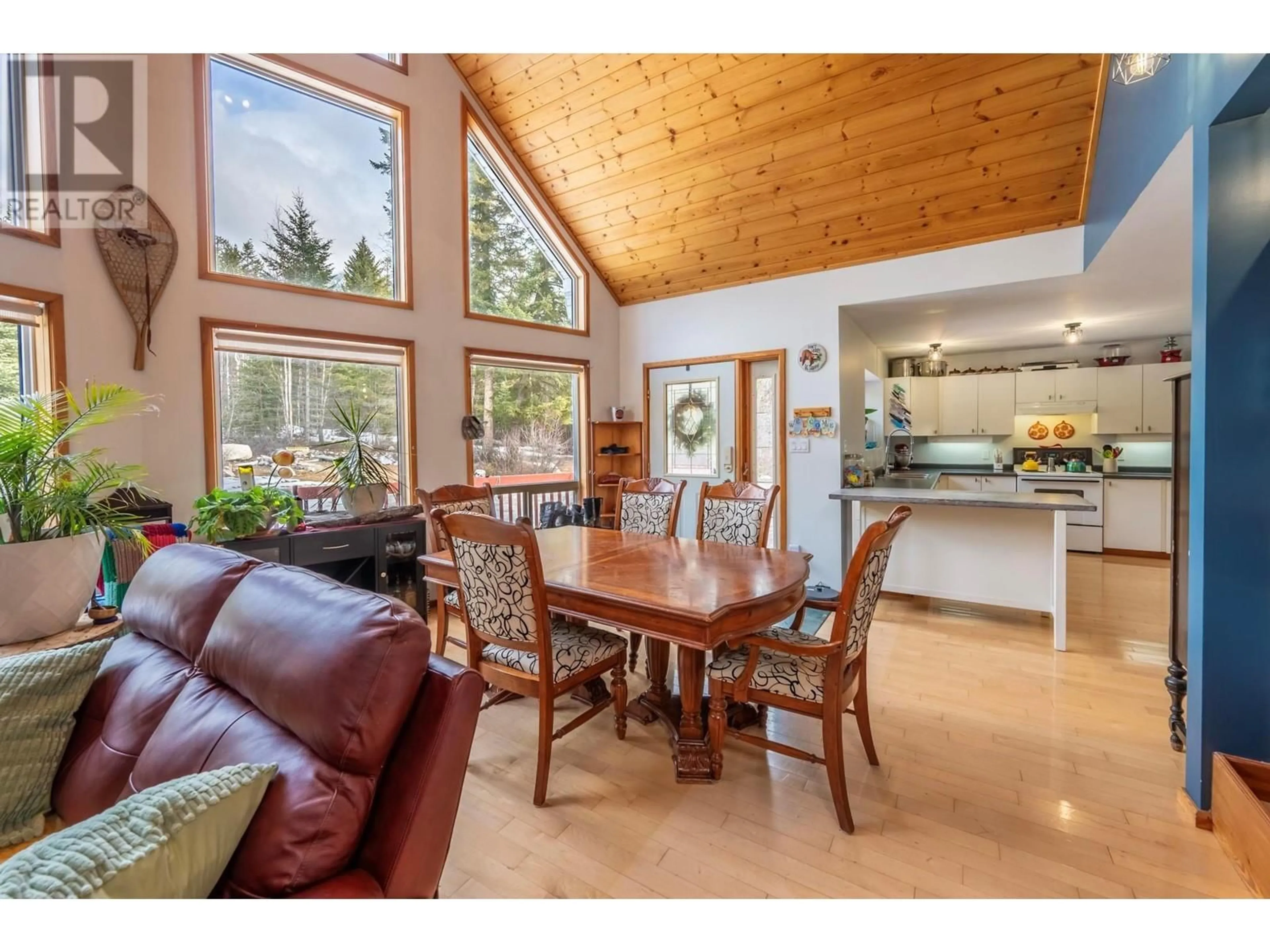 Open concept kitchen, unknown for 2186 CAMPBELL ROAD, Golden British Columbia V0A1H7