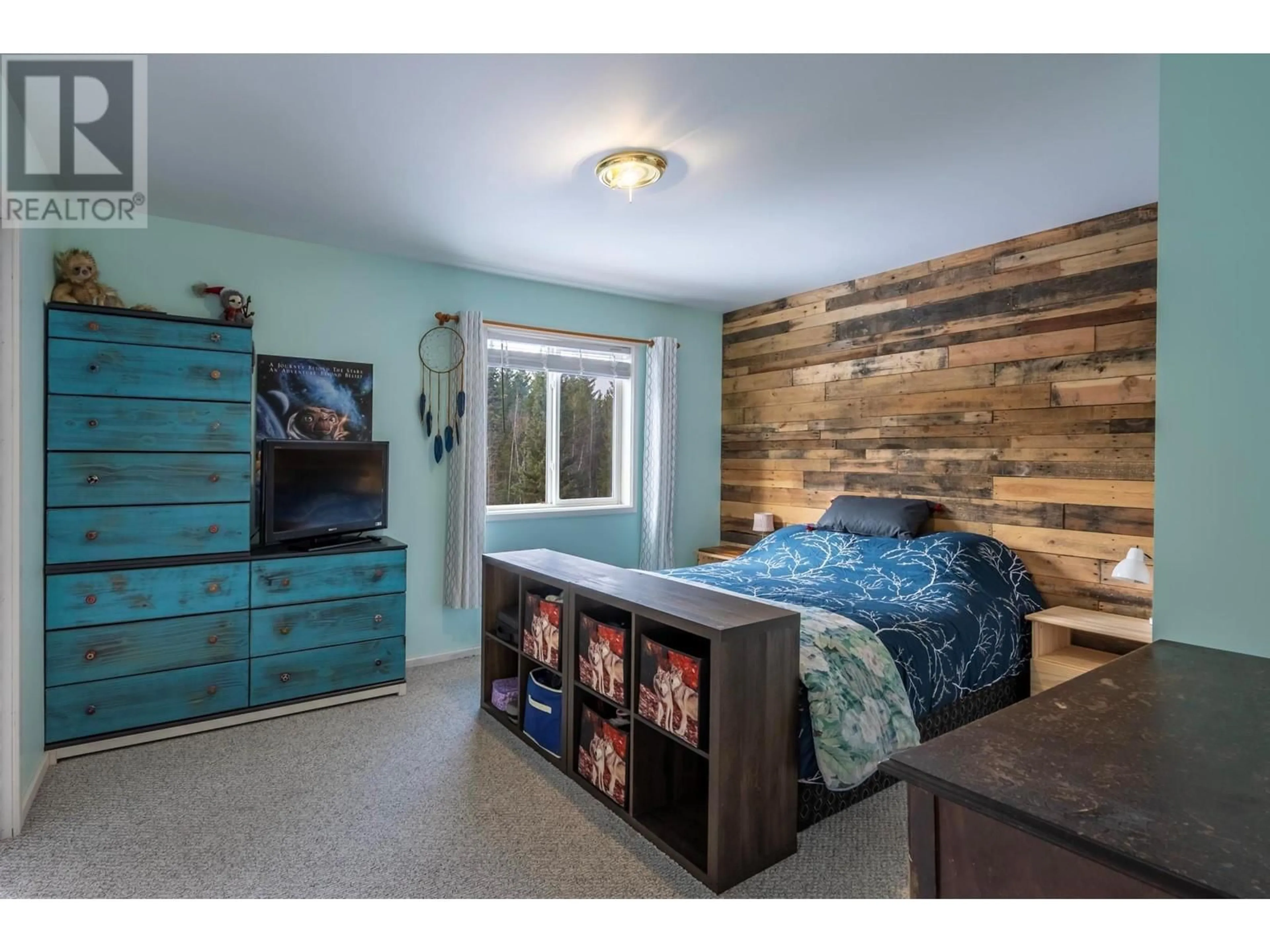 Bedroom with bed, wood/laminate floor for 2186 CAMPBELL ROAD, Golden British Columbia V0A1H7