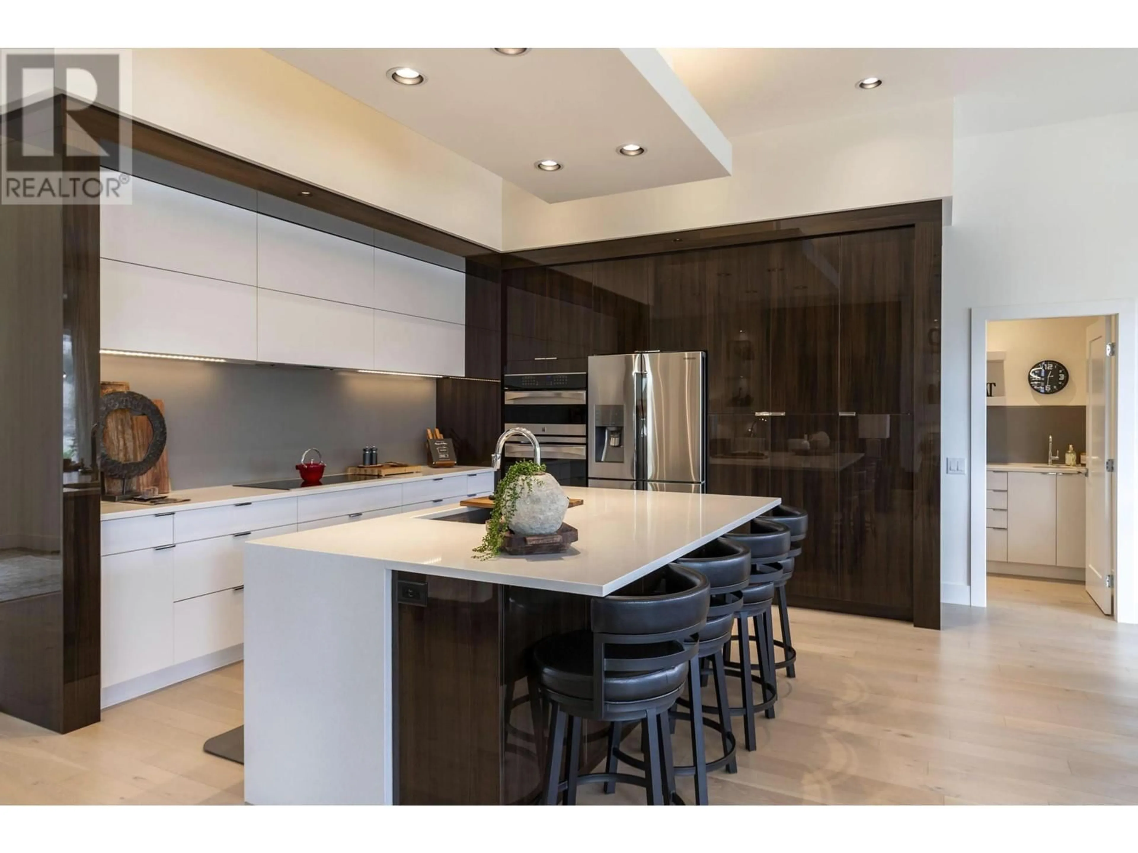 Contemporary kitchen, wood/laminate floor for 1098 STOCKLEY STREET, Kelowna British Columbia V1P1R6