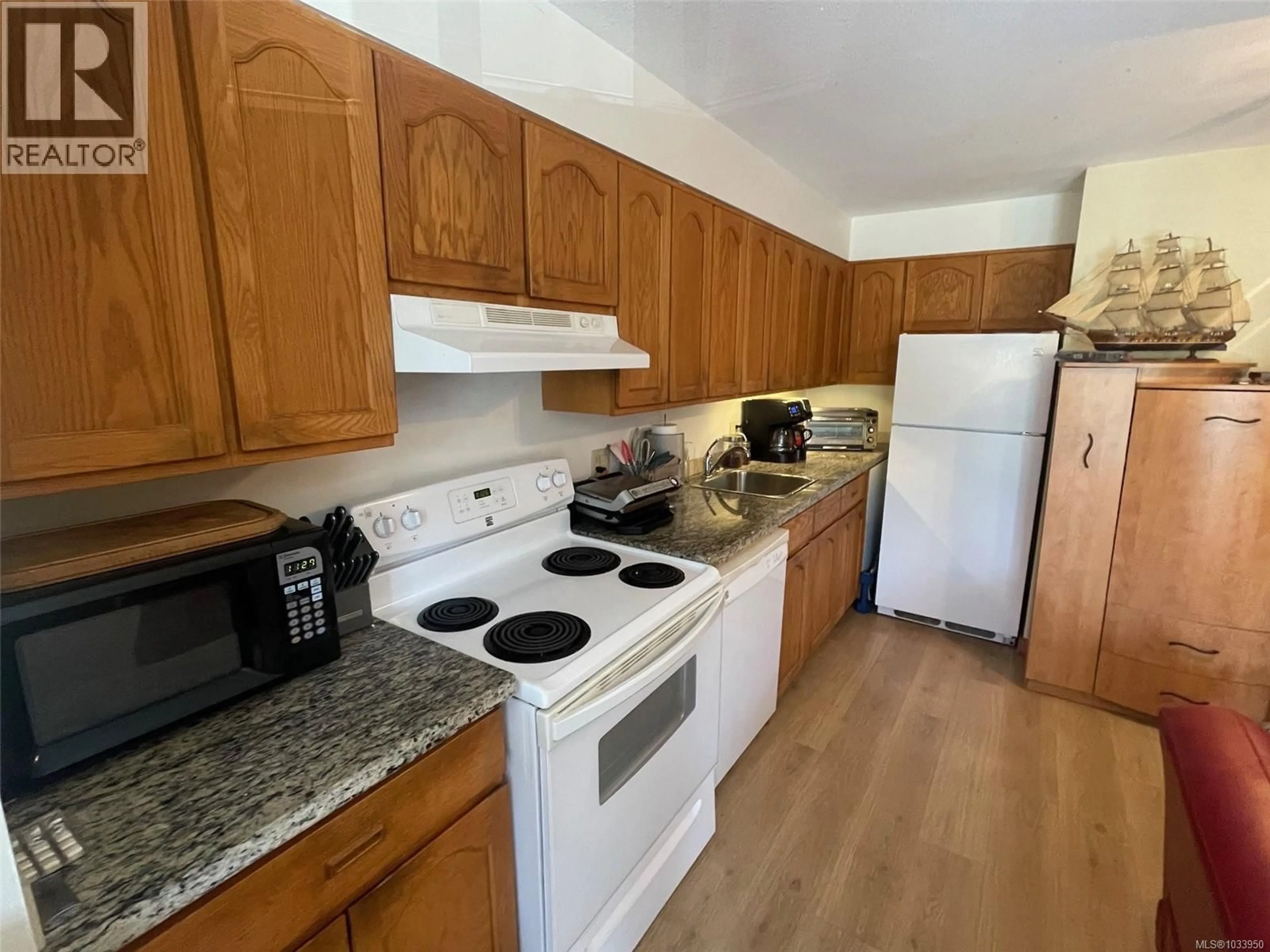 Standard kitchen, unknown for 304 - 30 CAVAN STREET, Nanaimo British Columbia V9R6K3