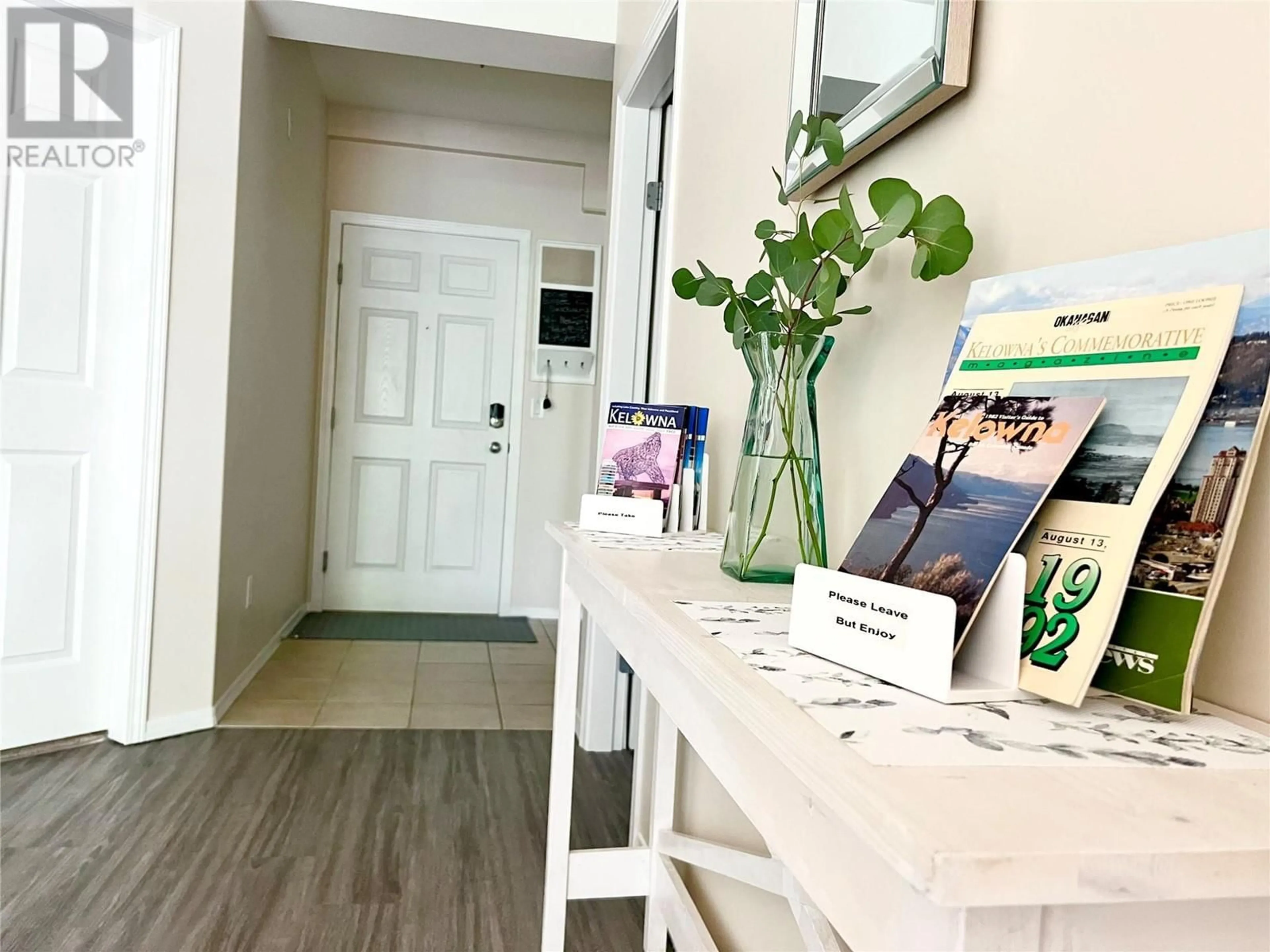 Indoor entryway for 106 - 1088 SUNSET DRIVE, Kelowna British Columbia V1Y9W1