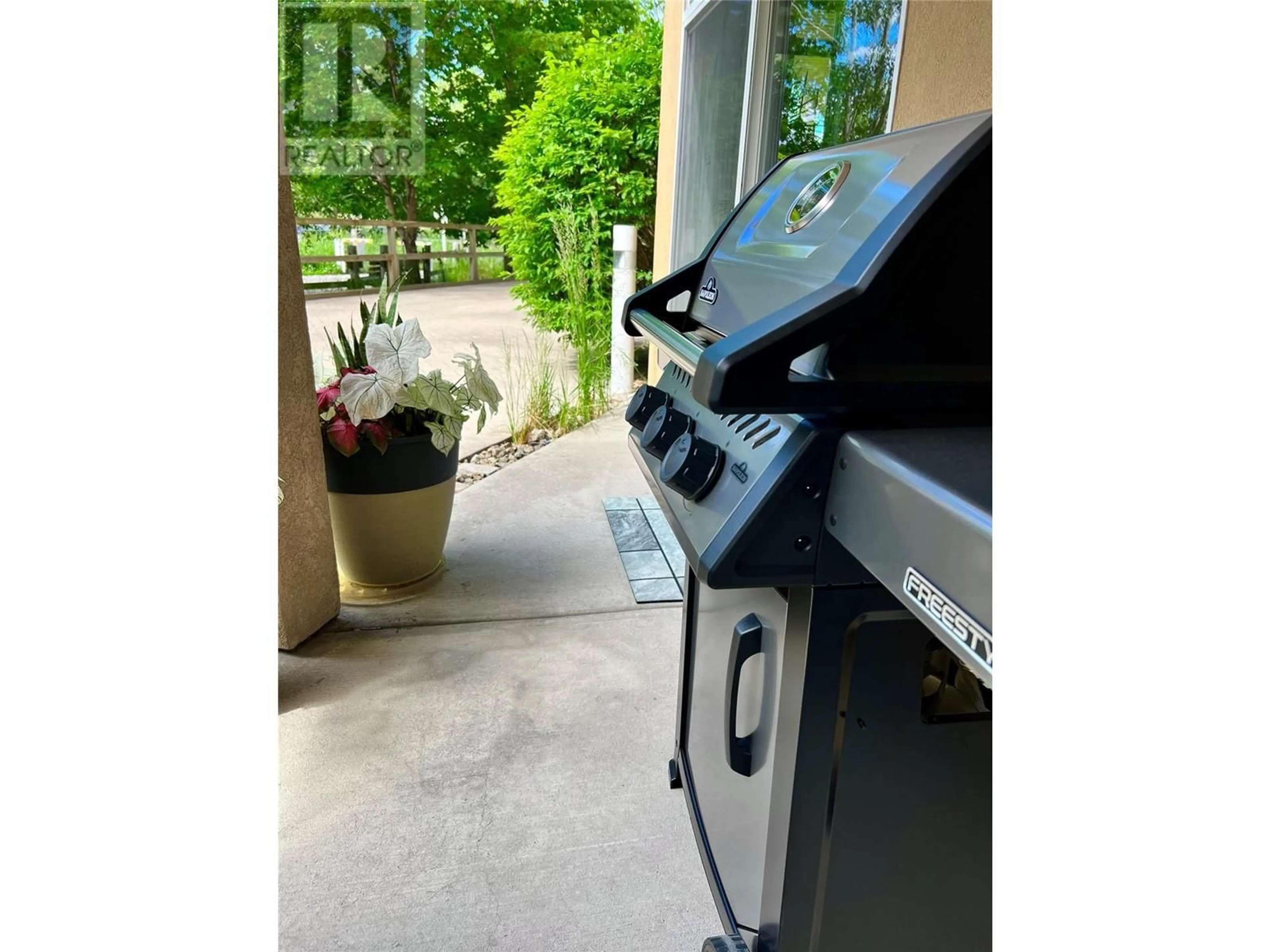 Unknown for 106 - 1088 SUNSET DRIVE, Kelowna British Columbia V1Y9W1