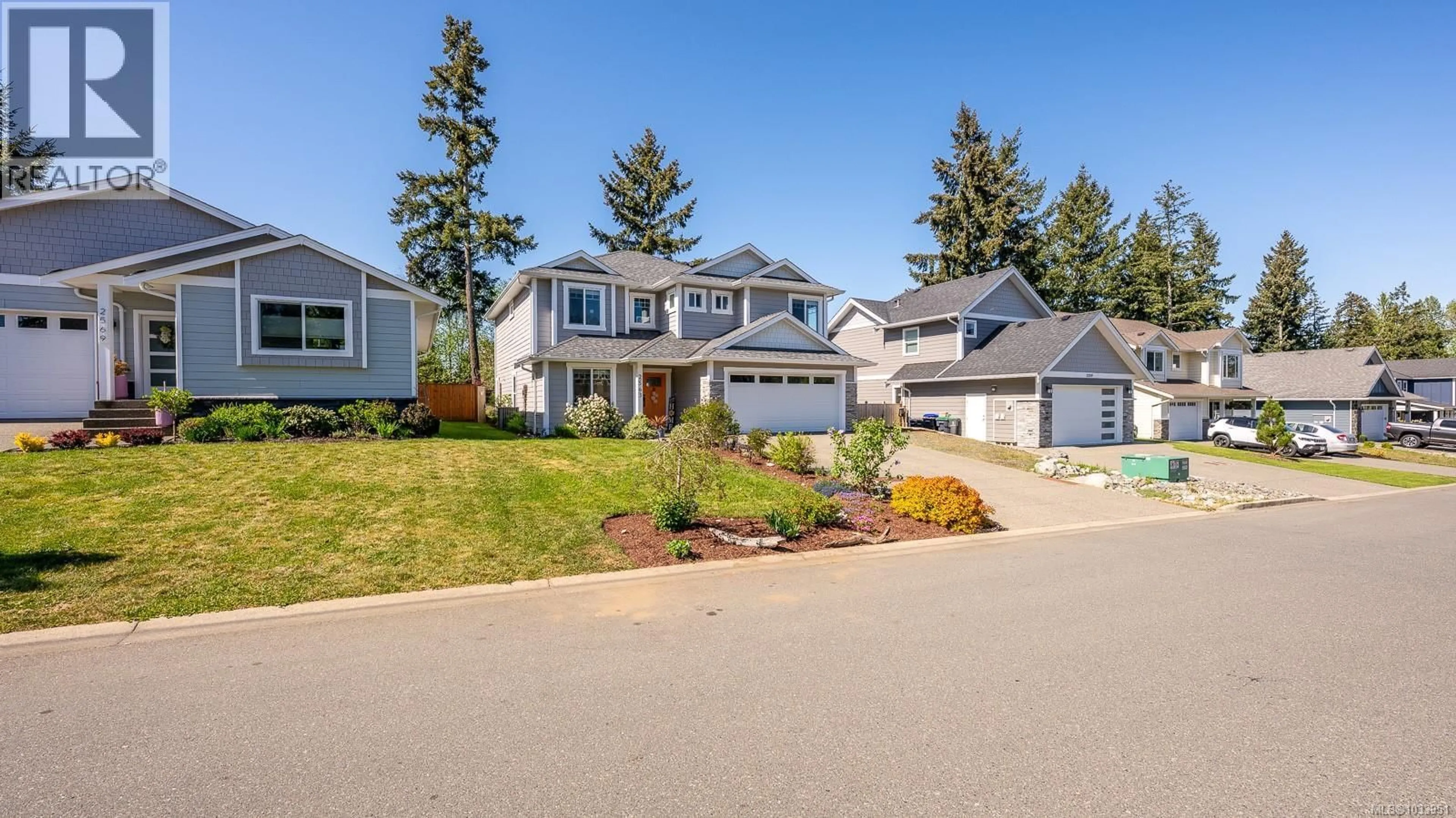 Home with vinyl exterior material, street for 2563 BROOKFIELD DRIVE, Courtenay British Columbia V9N0E6