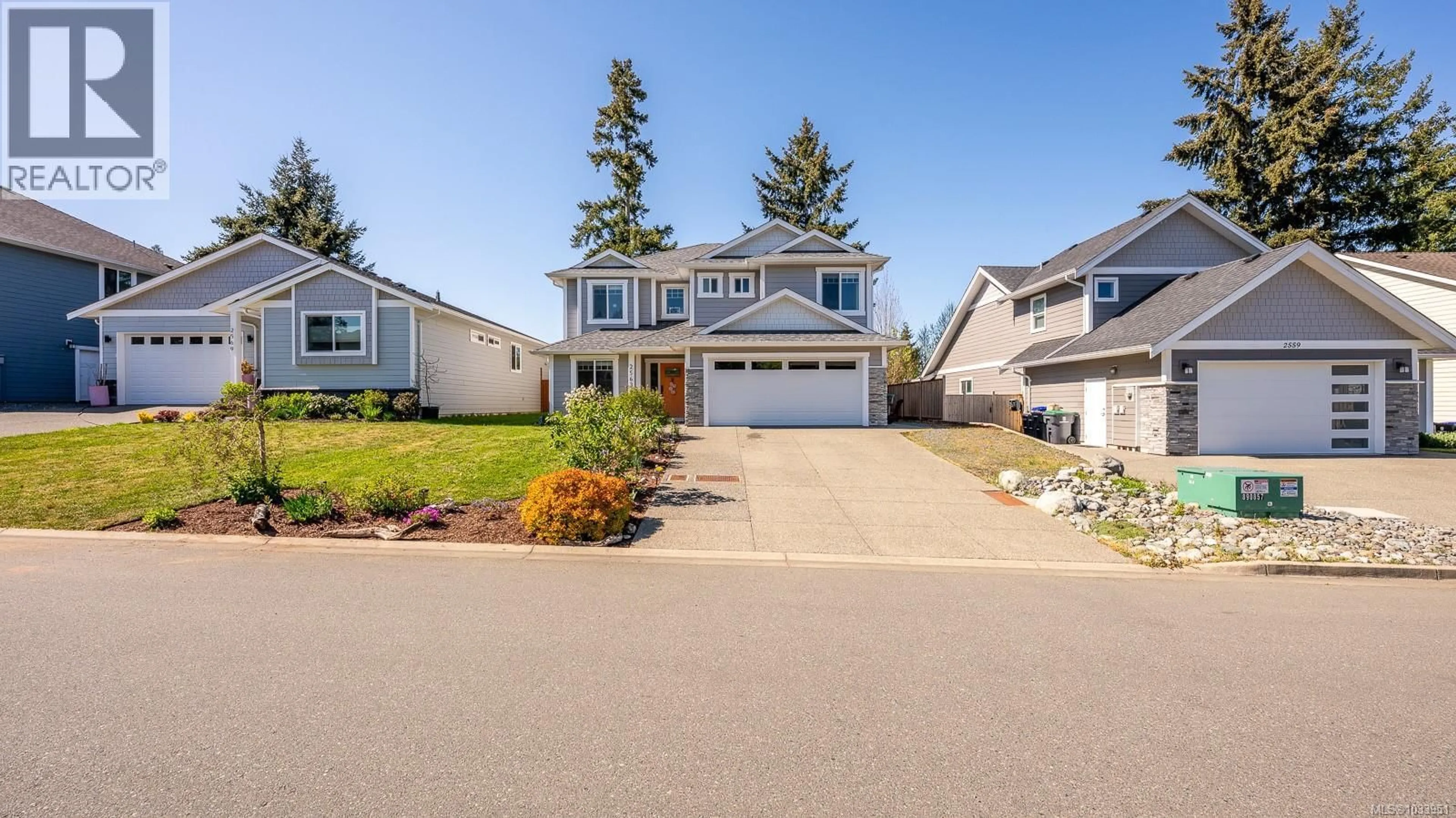 Home with vinyl exterior material, street for 2563 BROOKFIELD DRIVE, Courtenay British Columbia V9N0E6