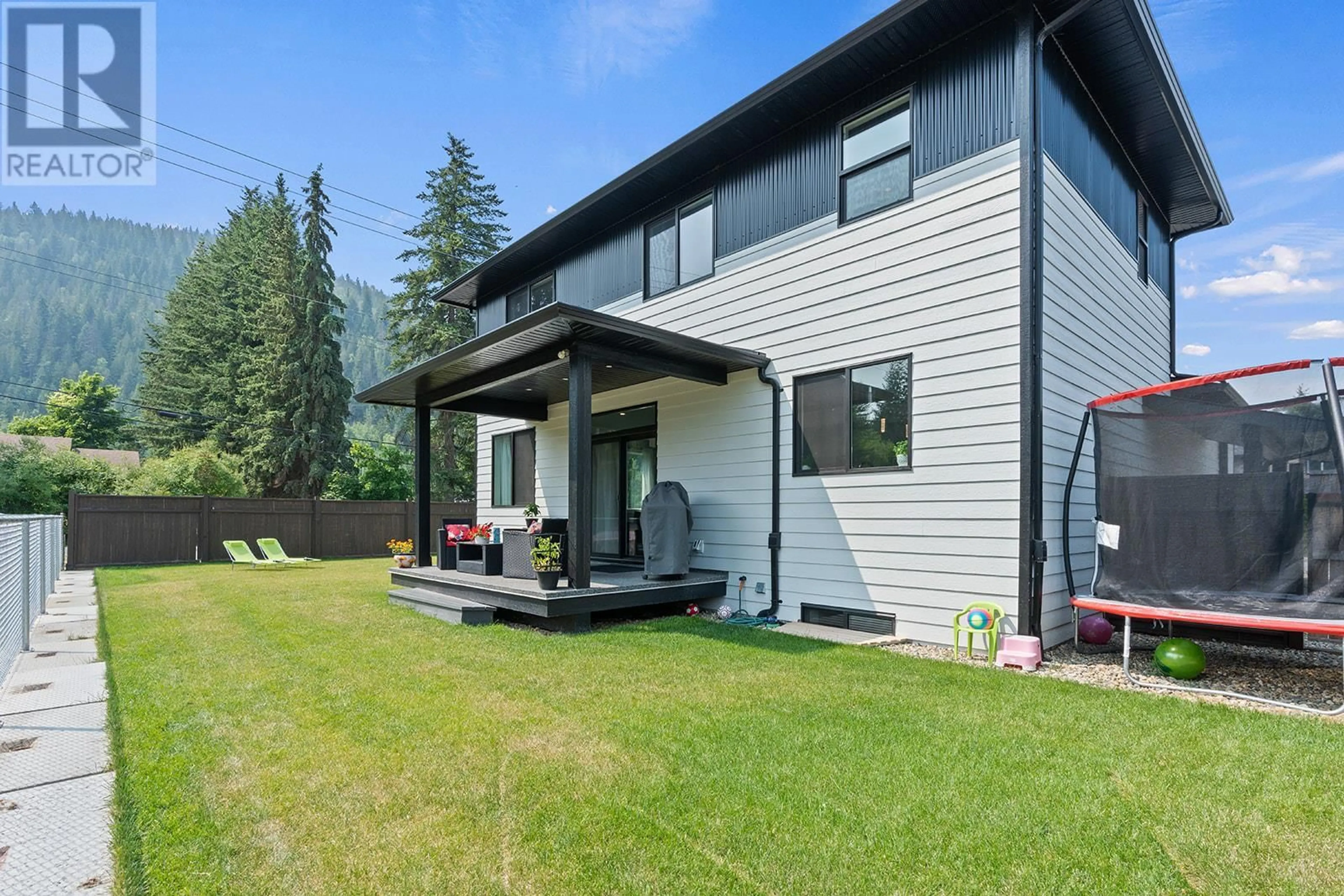 Home with vinyl exterior material, unknown for 1 - 1441 20 AVENUE SOUTHEAST, Salmon Arm British Columbia V1E2M9
