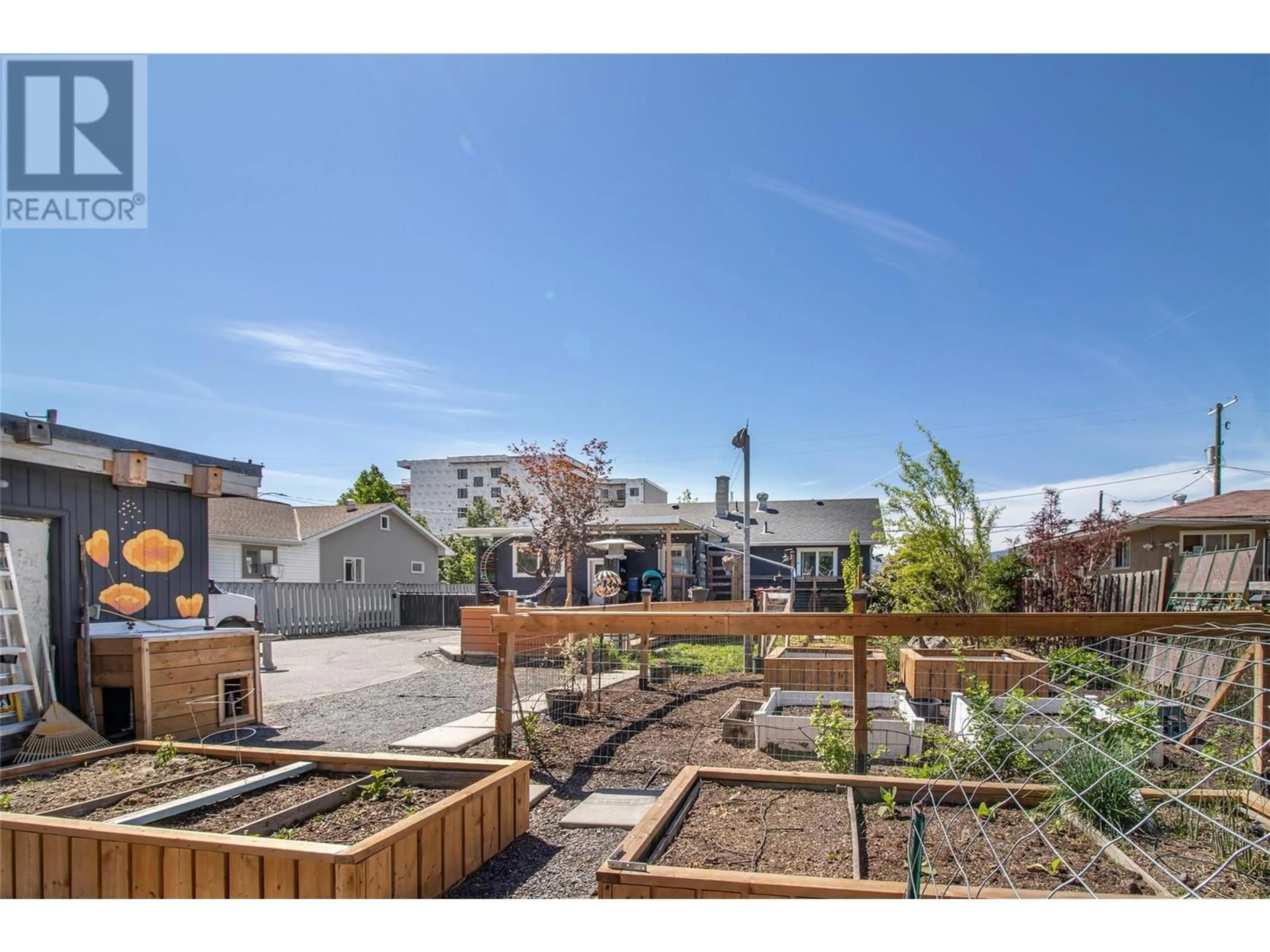 Patio, street for 195 SADLER ROAD, Kelowna British Columbia V1X2Y6