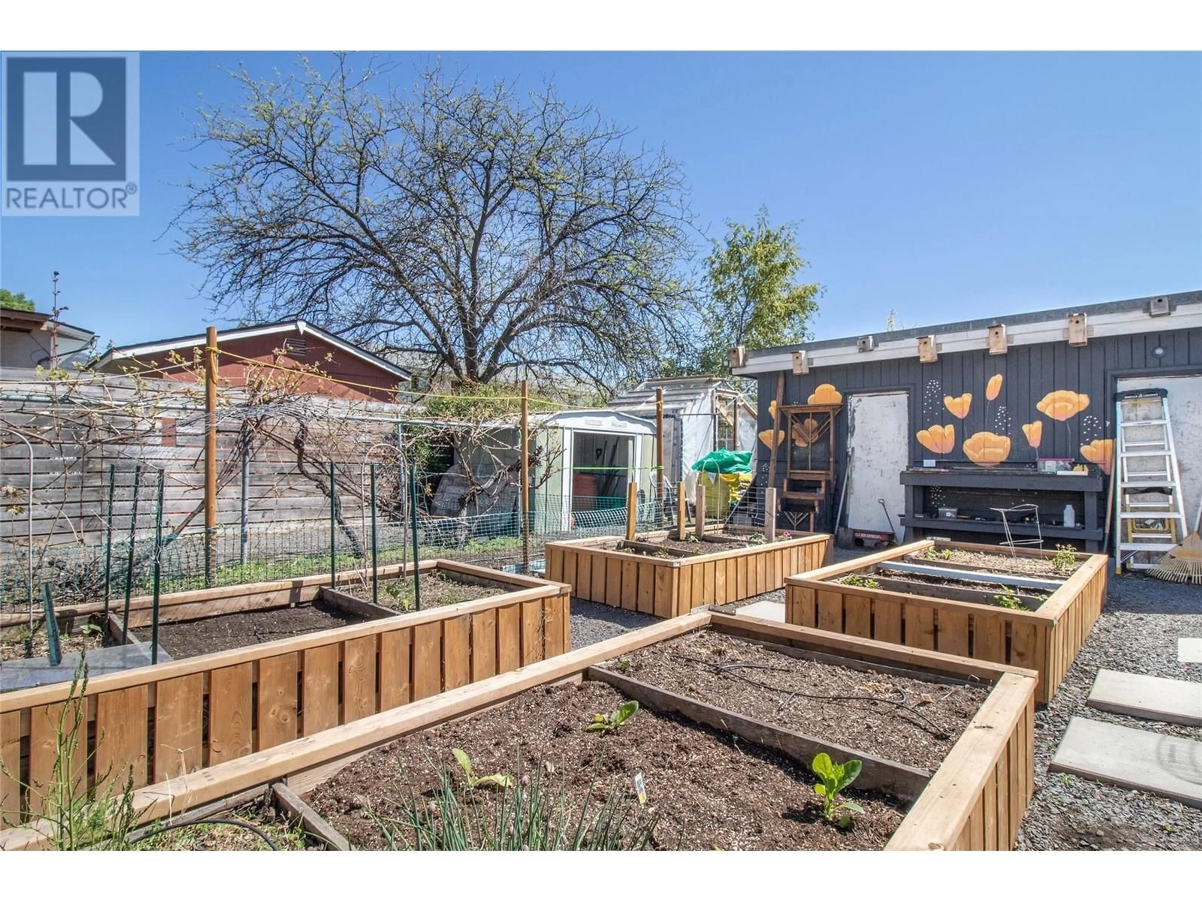 Patio, street for 195 SADLER ROAD, Kelowna British Columbia V1X2Y6