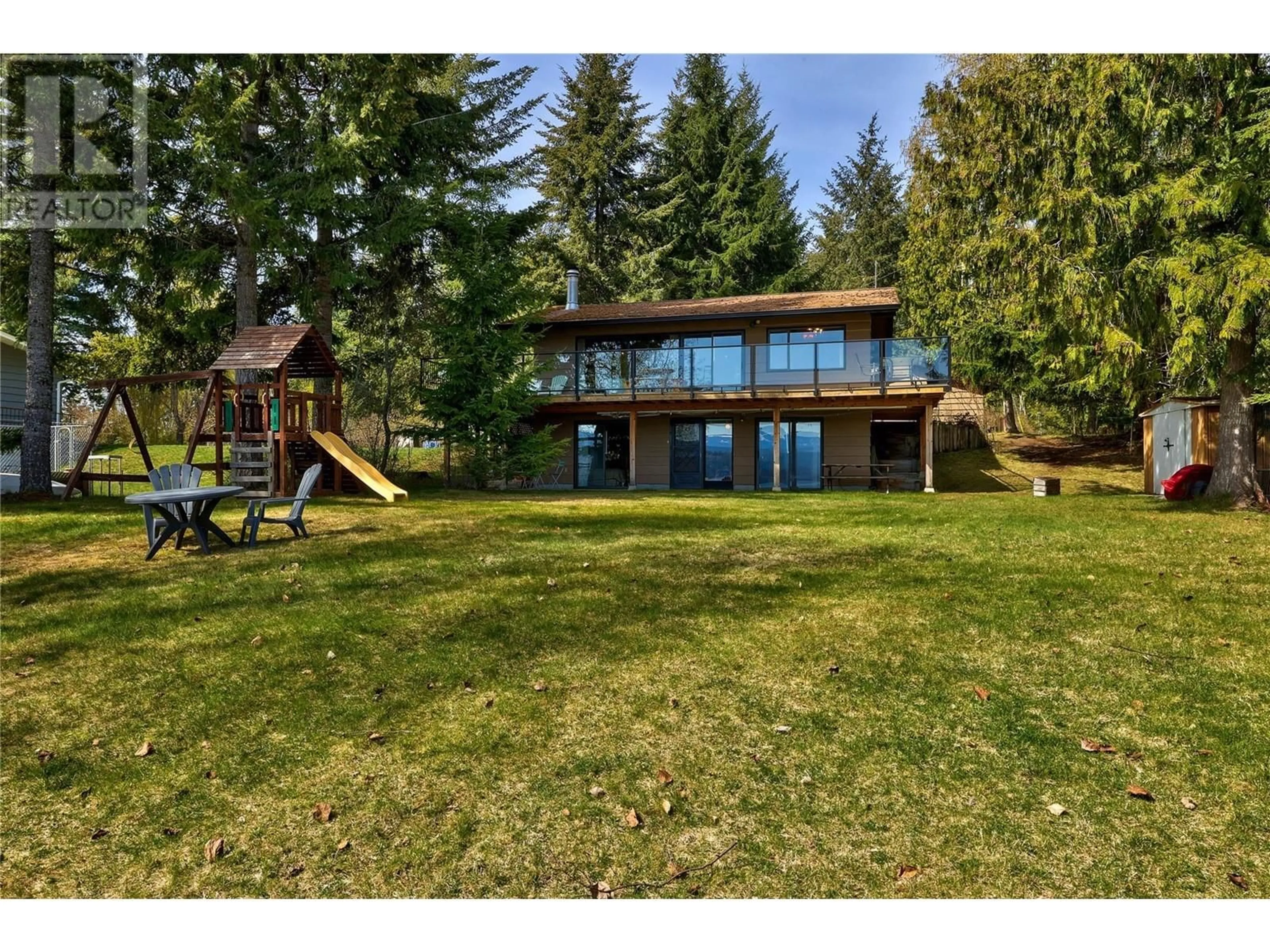 A pic from outside/outdoor area/front of a property/back of a property/a pic from drone, water/lake/river/ocean view for 22 - 6102 DAVIS ROAD, Magna Bay British Columbia V0E1M7