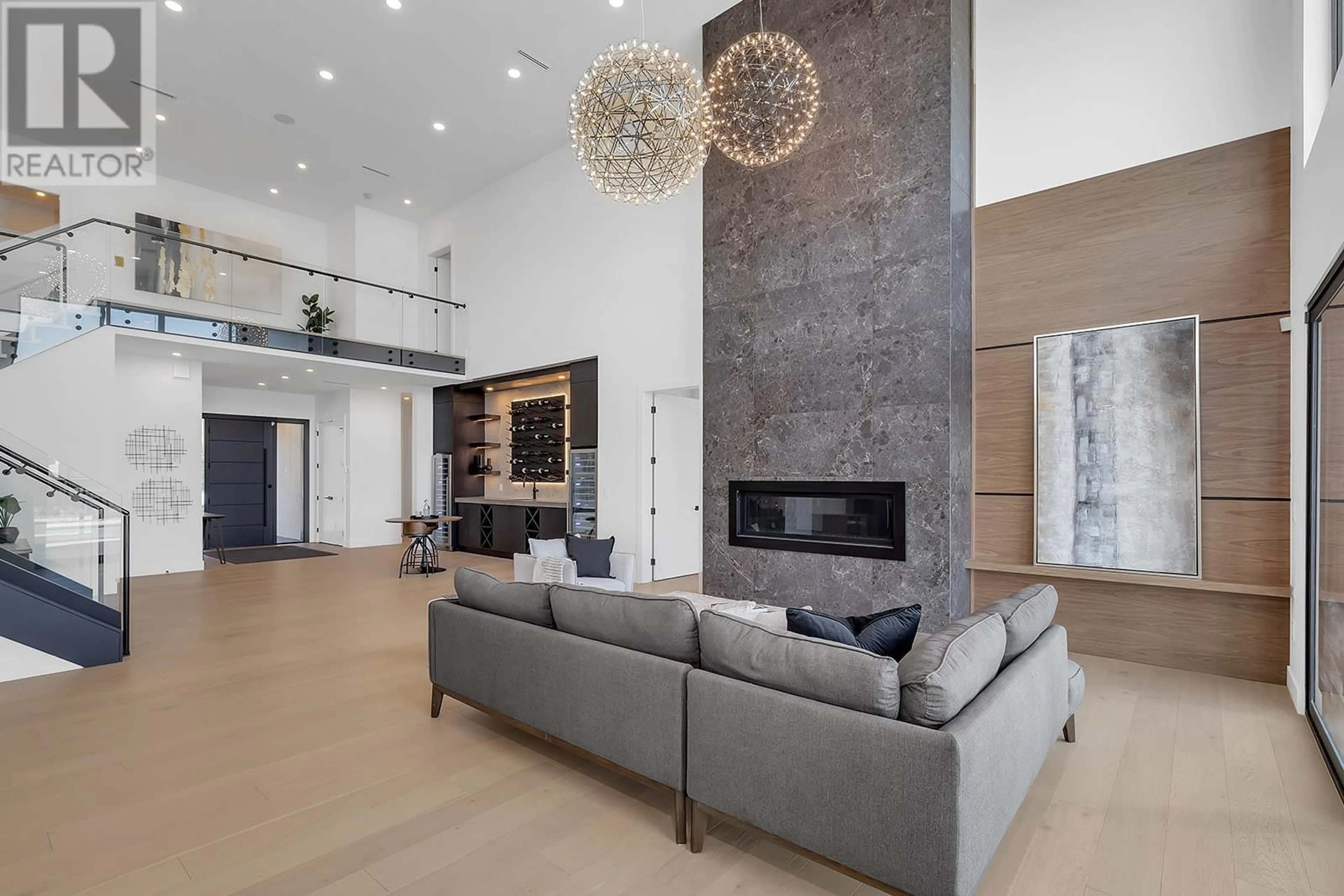 Lobby for 1523 CABERNET WAY, Kelowna British Columbia V4T0E1