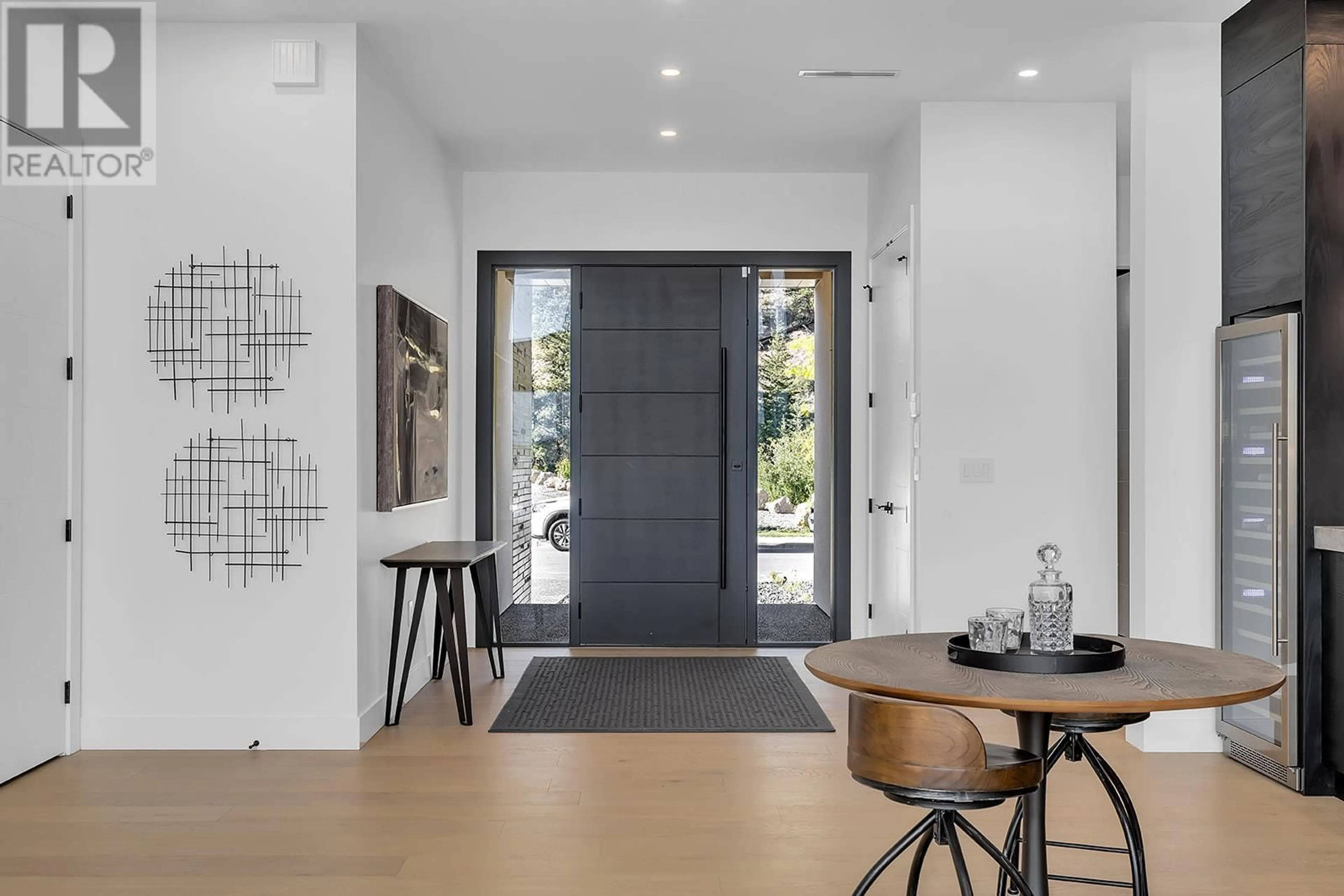 Indoor entryway for 1523 CABERNET WAY, Kelowna British Columbia V4T0E1