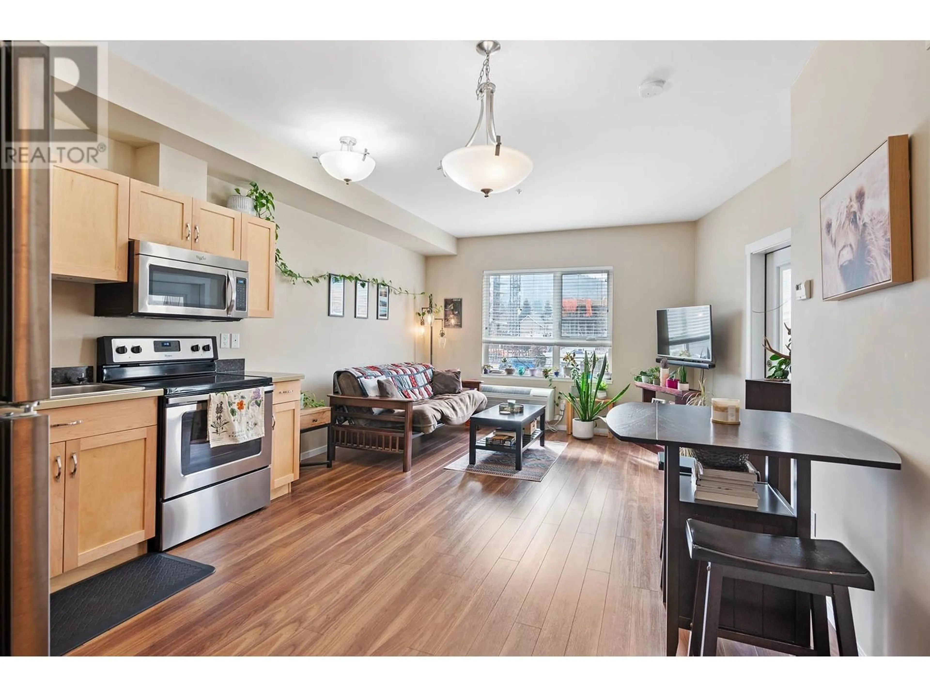 Open concept kitchen, wood/laminate floor for 309 - 429 ST PAUL STREET, Kamloops British Columbia V2C2J7