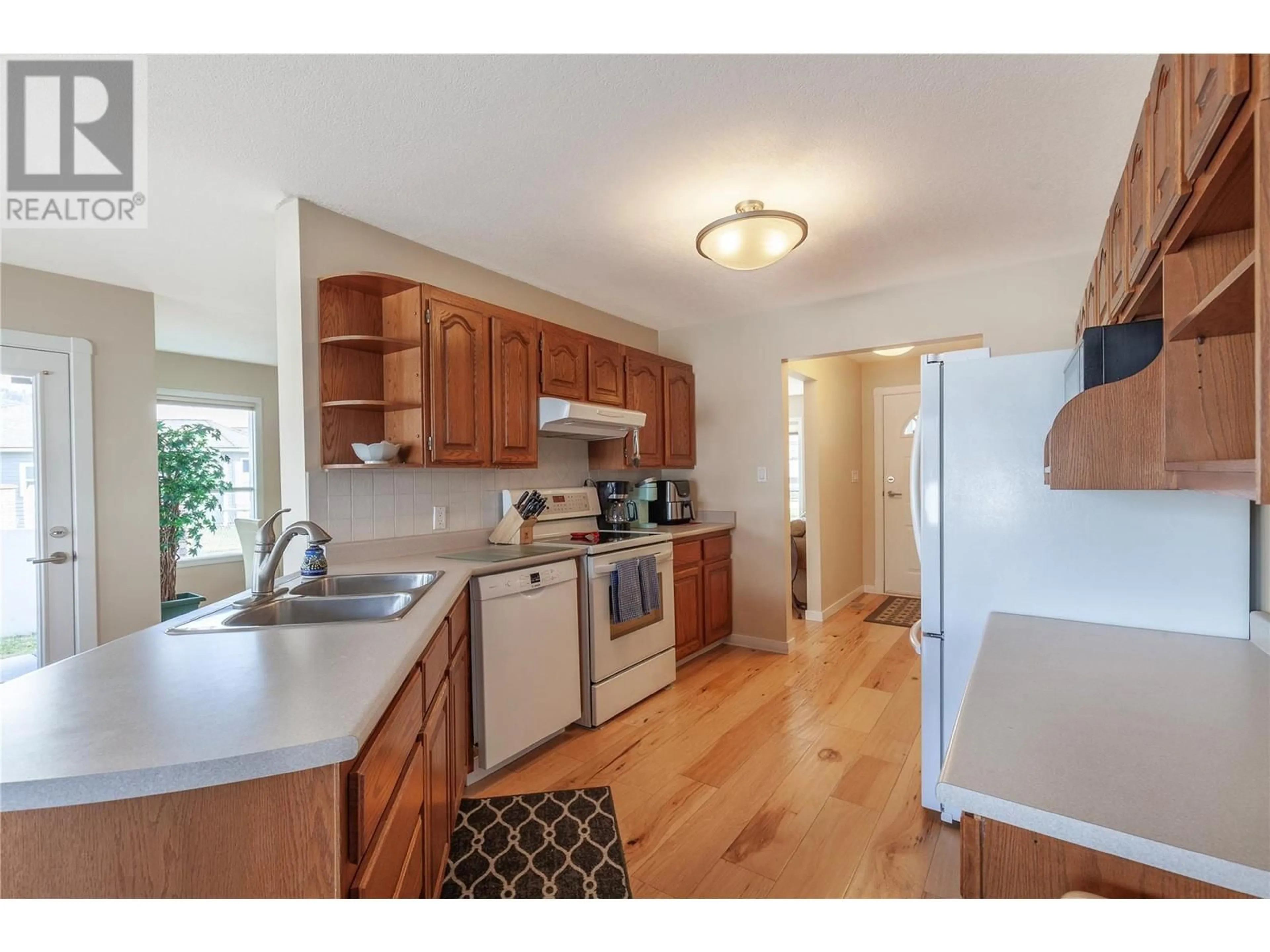 Standard kitchen, wood/laminate floor for 101 - 1108 14TH AVENUE, Vernon British Columbia V1B2S5