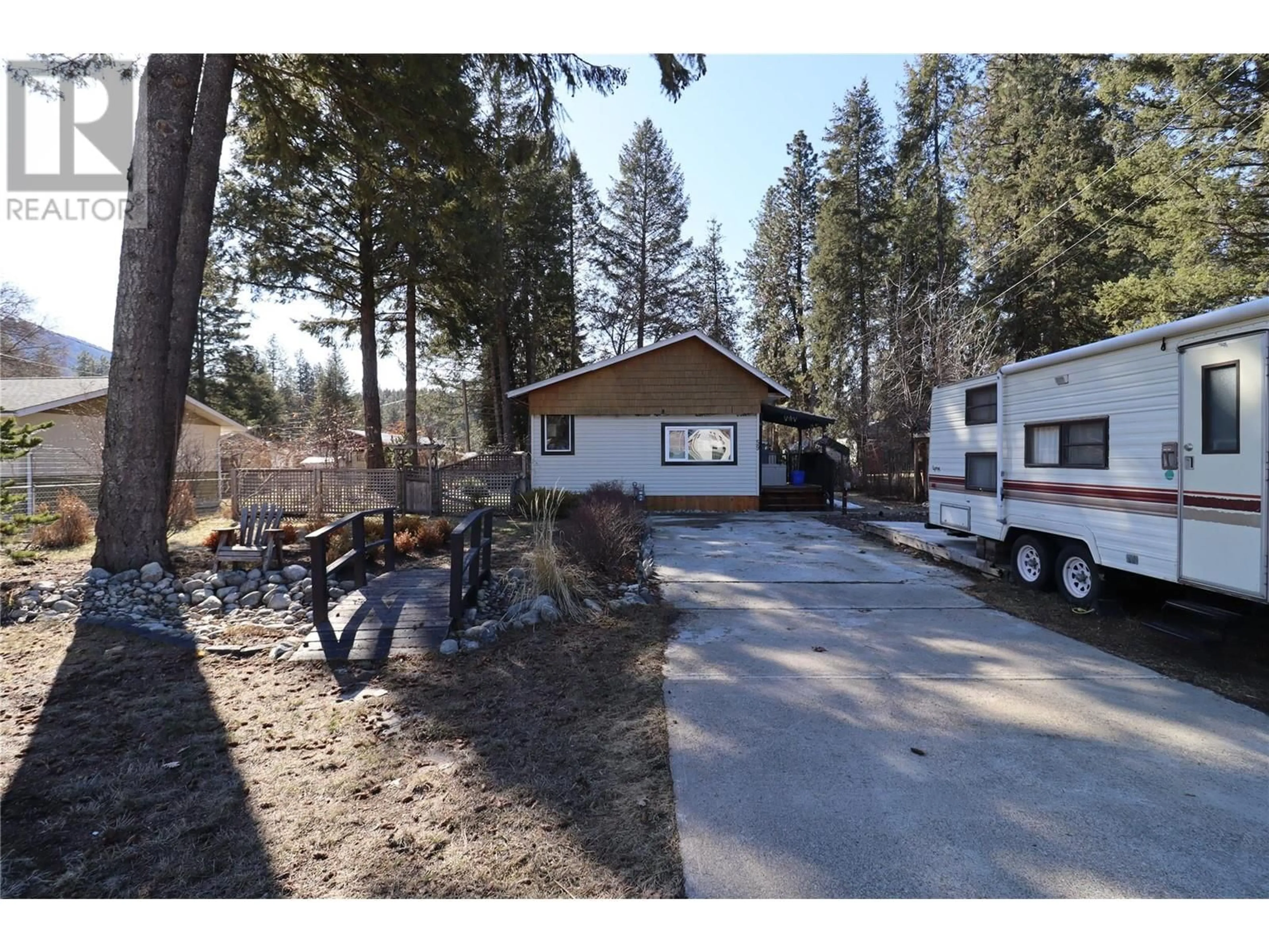 A pic from outside/outdoor area/front of a property/back of a property/a pic from drone, unknown for 59 CARLSON ROAD, Christina Lake British Columbia V0H1E0