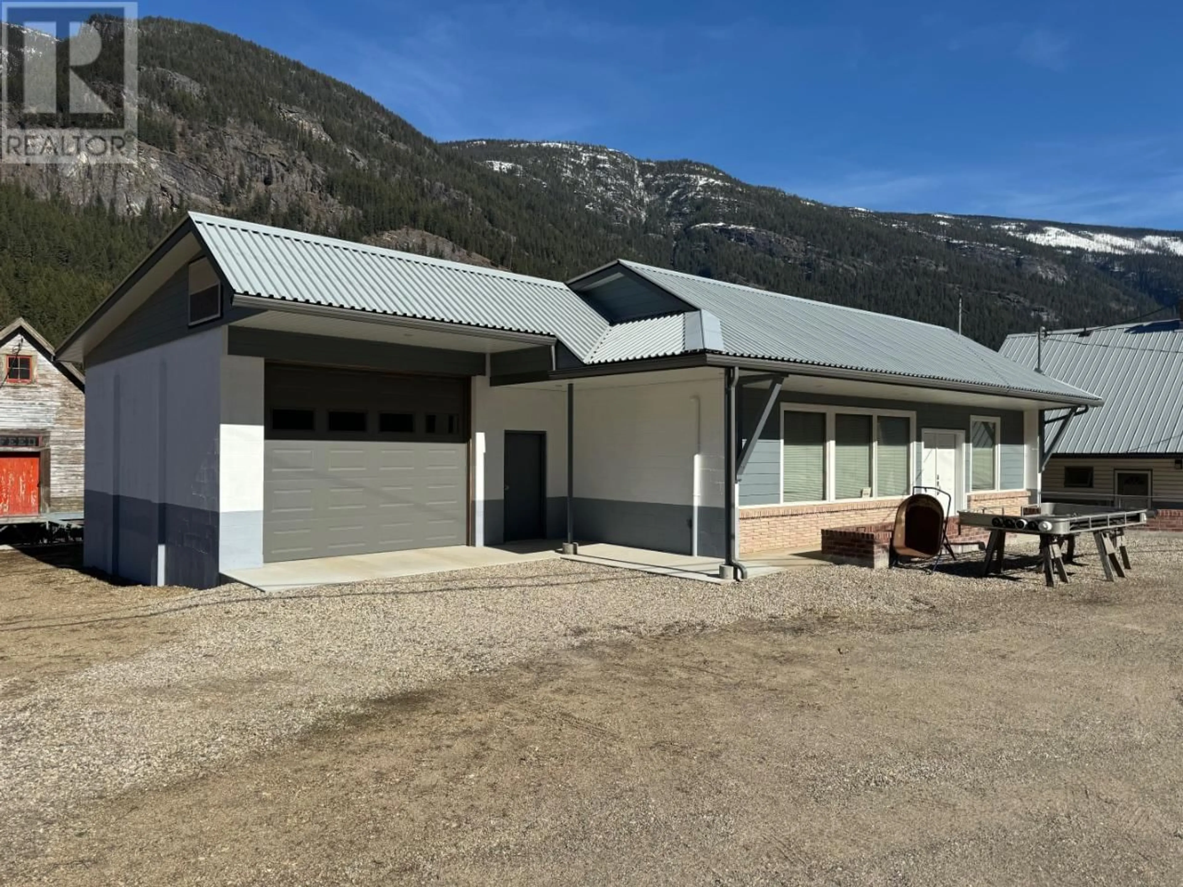 Indoor garage for 3152 6 HIGHWAY, Slocan Park British Columbia V0G2E0