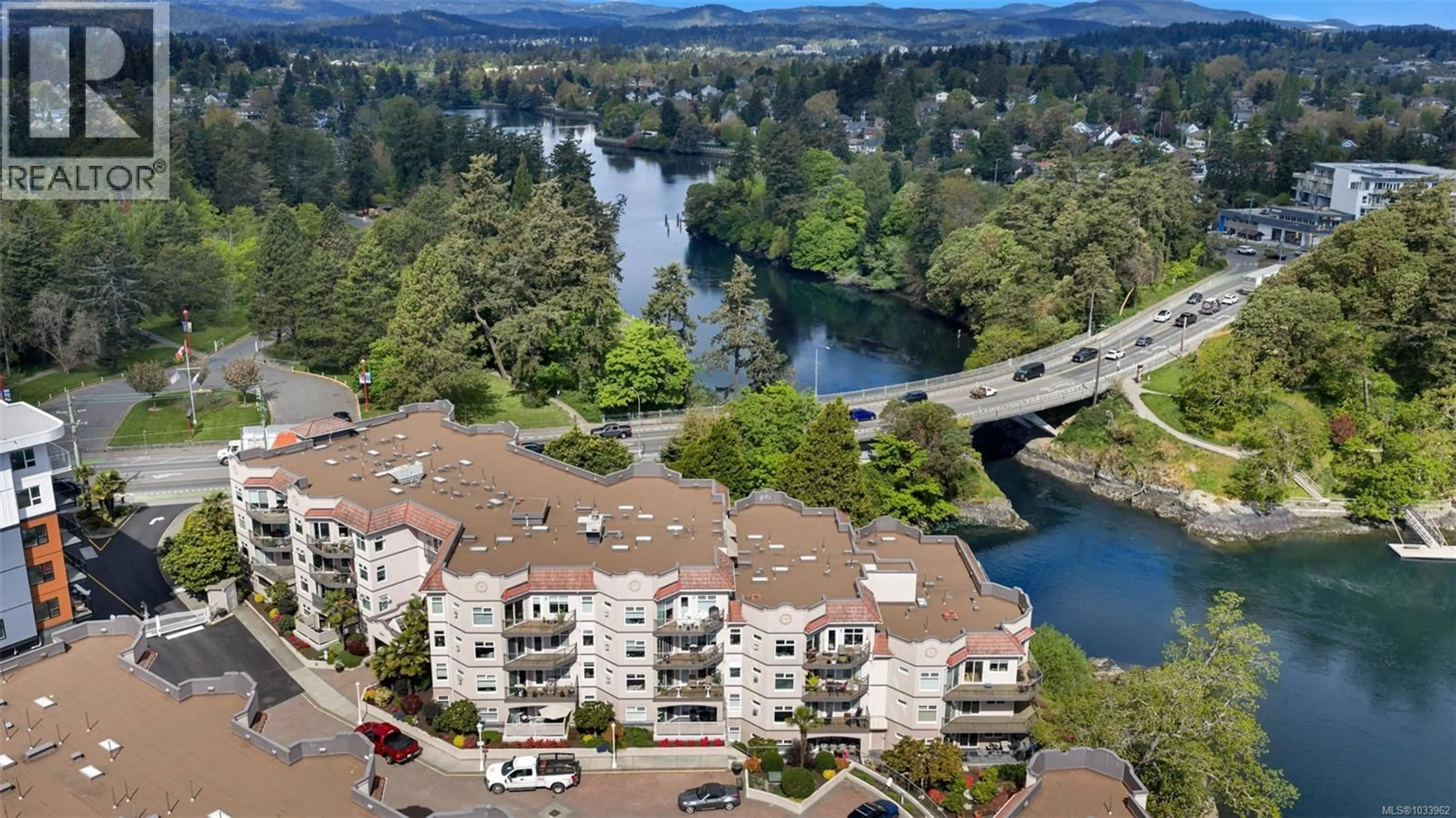 A pic from outside/outdoor area/front of a property/back of a property/a pic from drone, water/lake/river/ocean view for 301 - 1085 TILLICUM ROAD, Esquimalt British Columbia V9A7M3