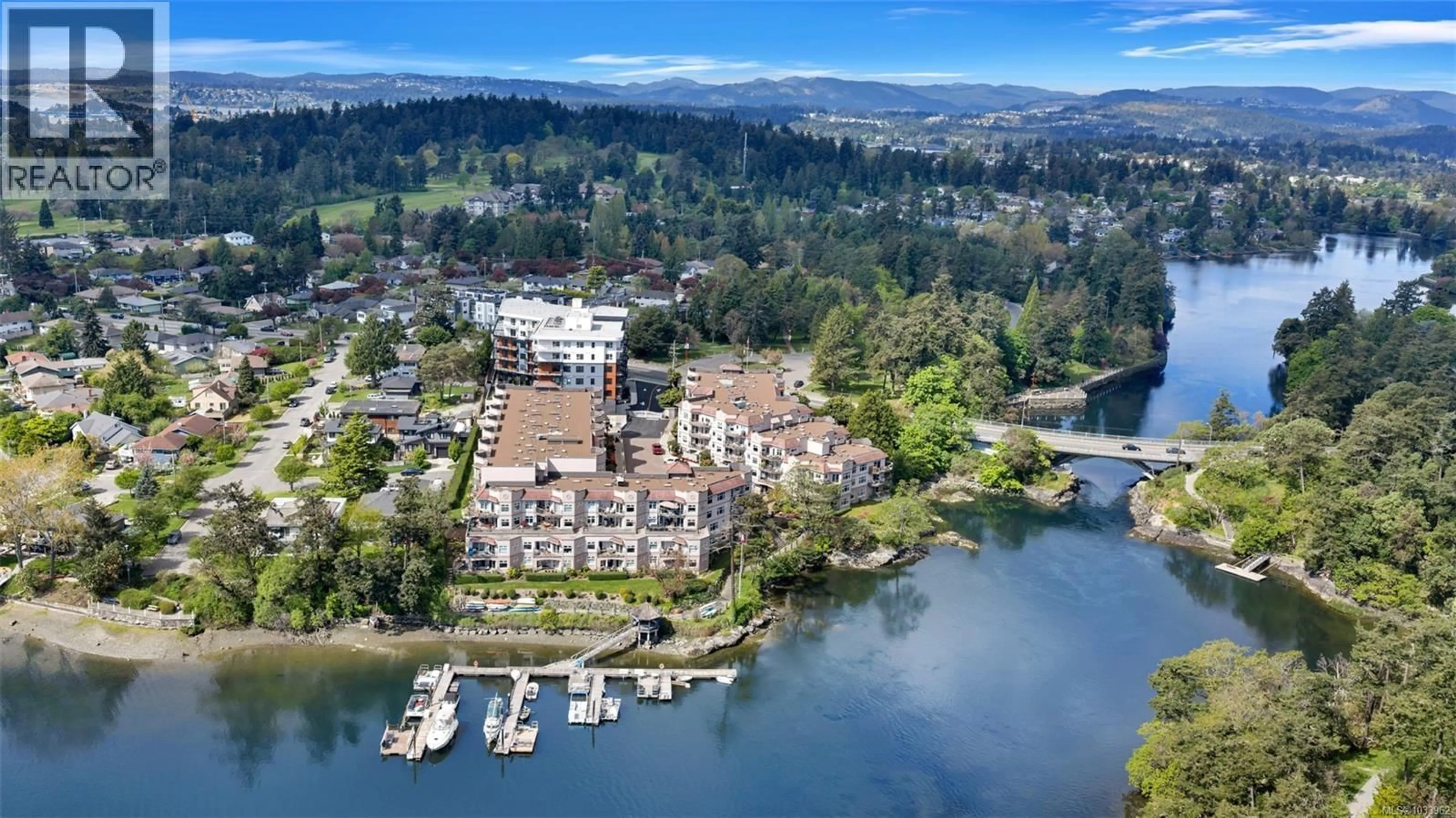 A pic from outside/outdoor area/front of a property/back of a property/a pic from drone, water/lake/river/ocean view for 301 - 1085 TILLICUM ROAD, Esquimalt British Columbia V9A7M3