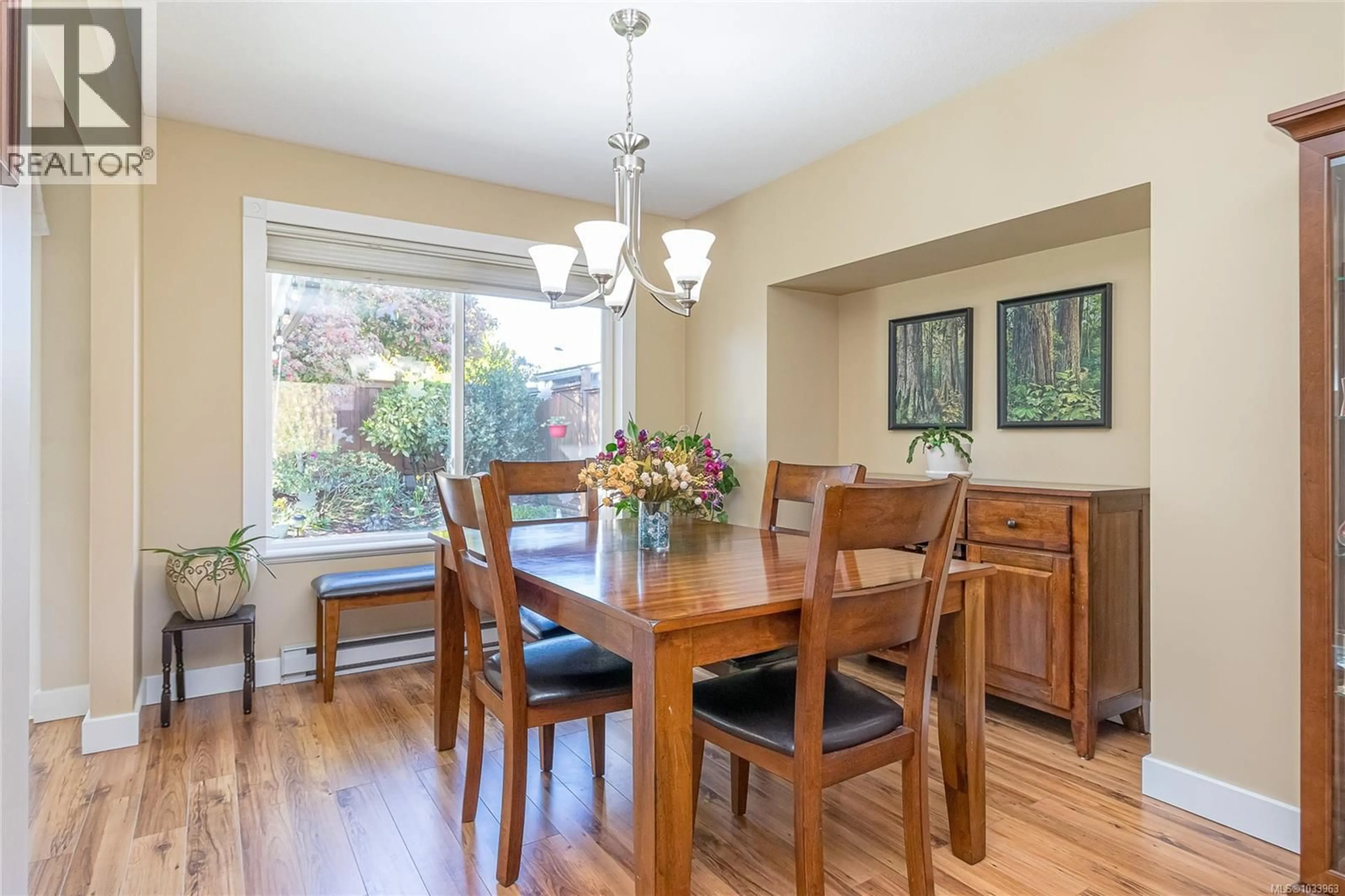 Dining room, wood/laminate floor for 331 RHEUMER CRESCENT, Parksville British Columbia V9P2T8