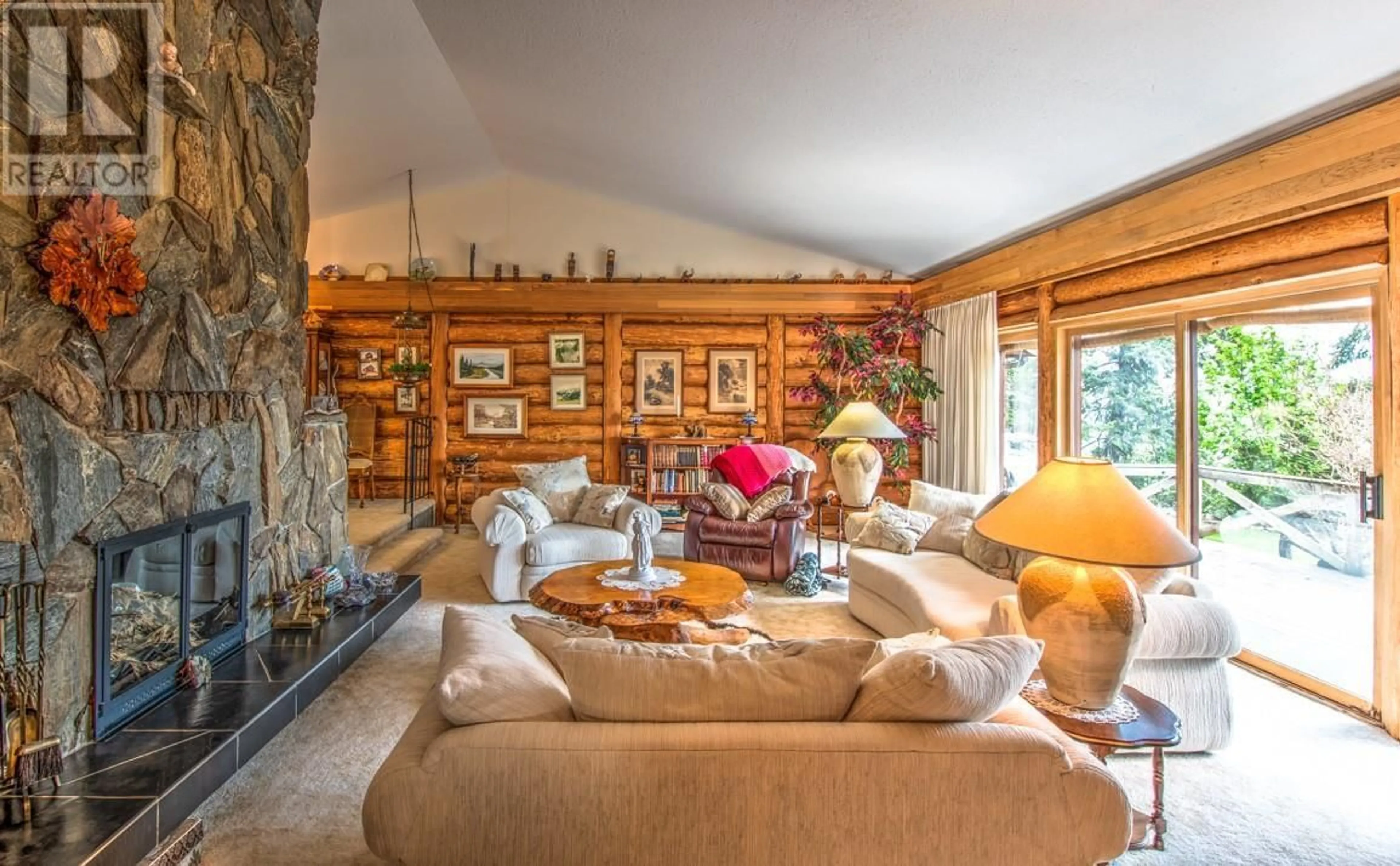Living room with furniture, unknown for 98 TWIN LAKES ROAD, Enderby British Columbia V0E1V3