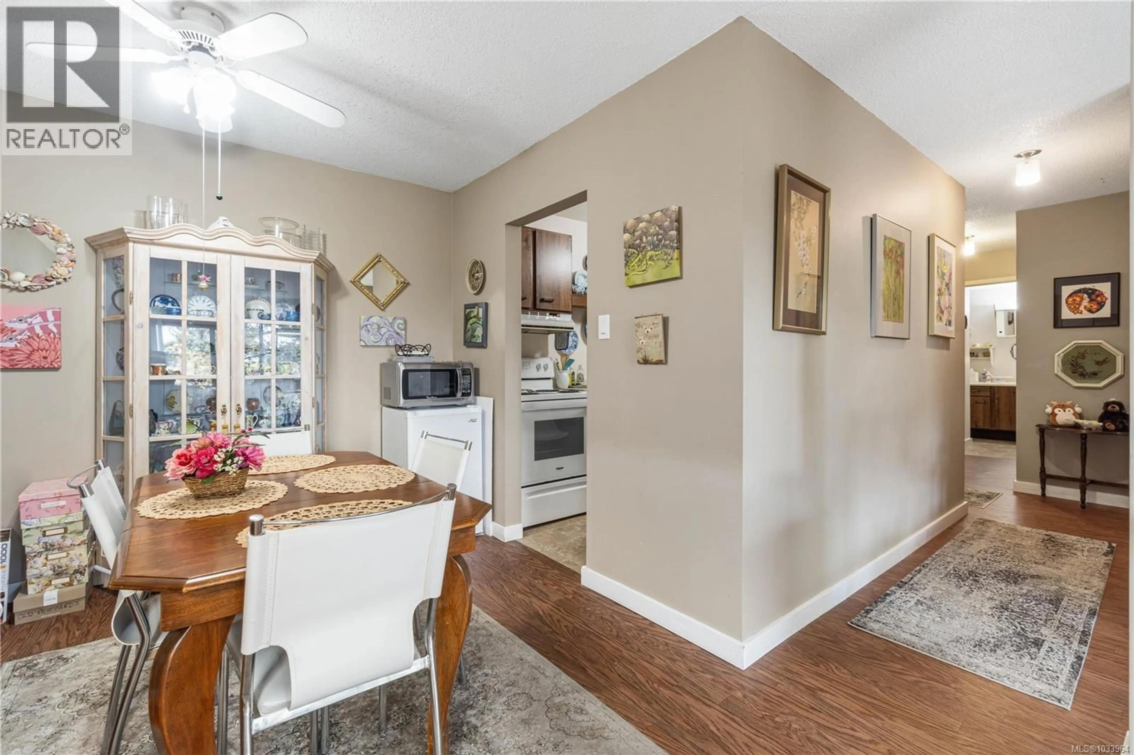 Dining room, wood/laminate floor for 314 - 550 BRADLEY STREET, Nanaimo British Columbia V9S5N4