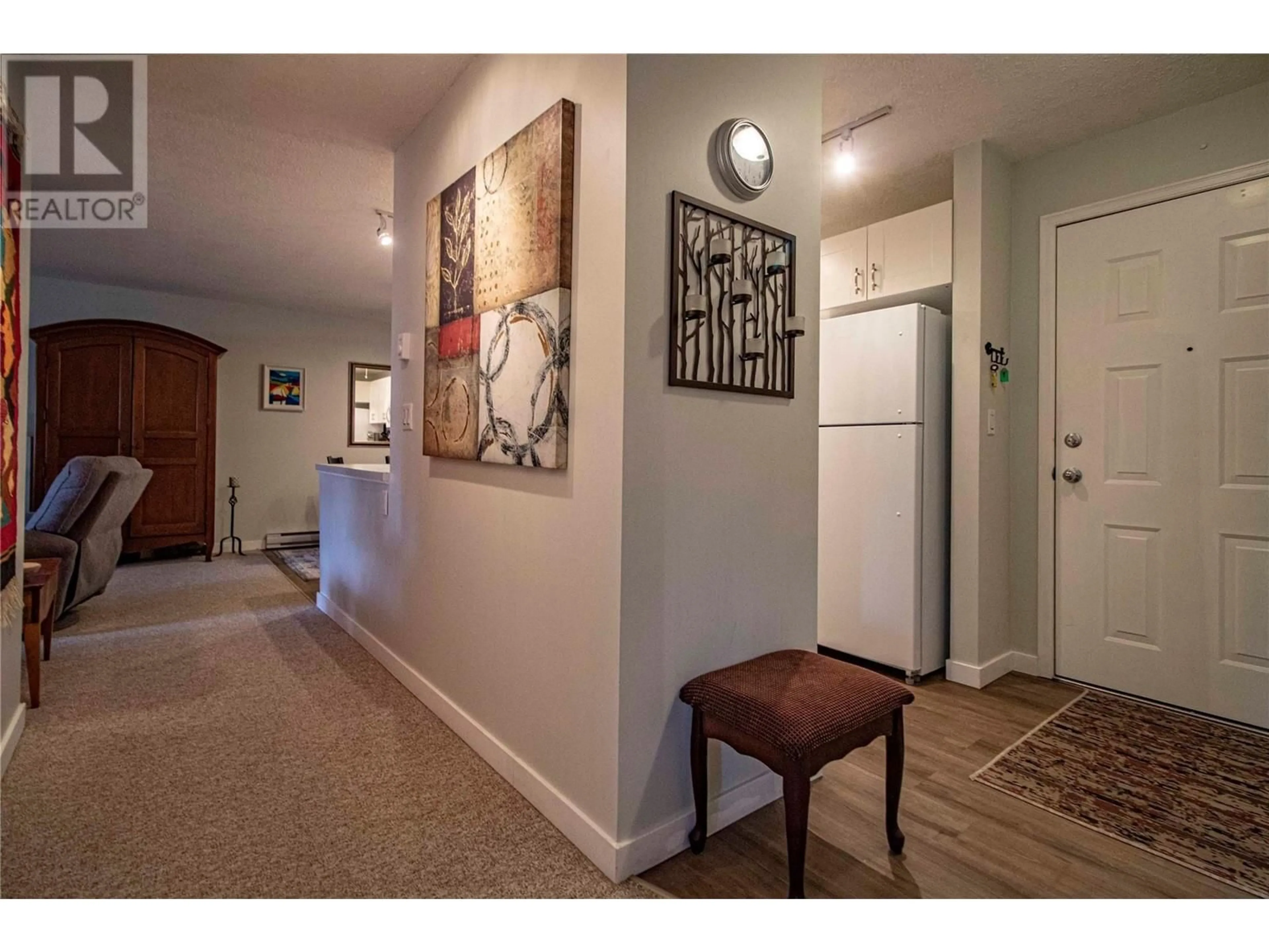 Indoor entryway for 104 - 740 WINNIPEG STREET, Penticton British Columbia V2A5N3