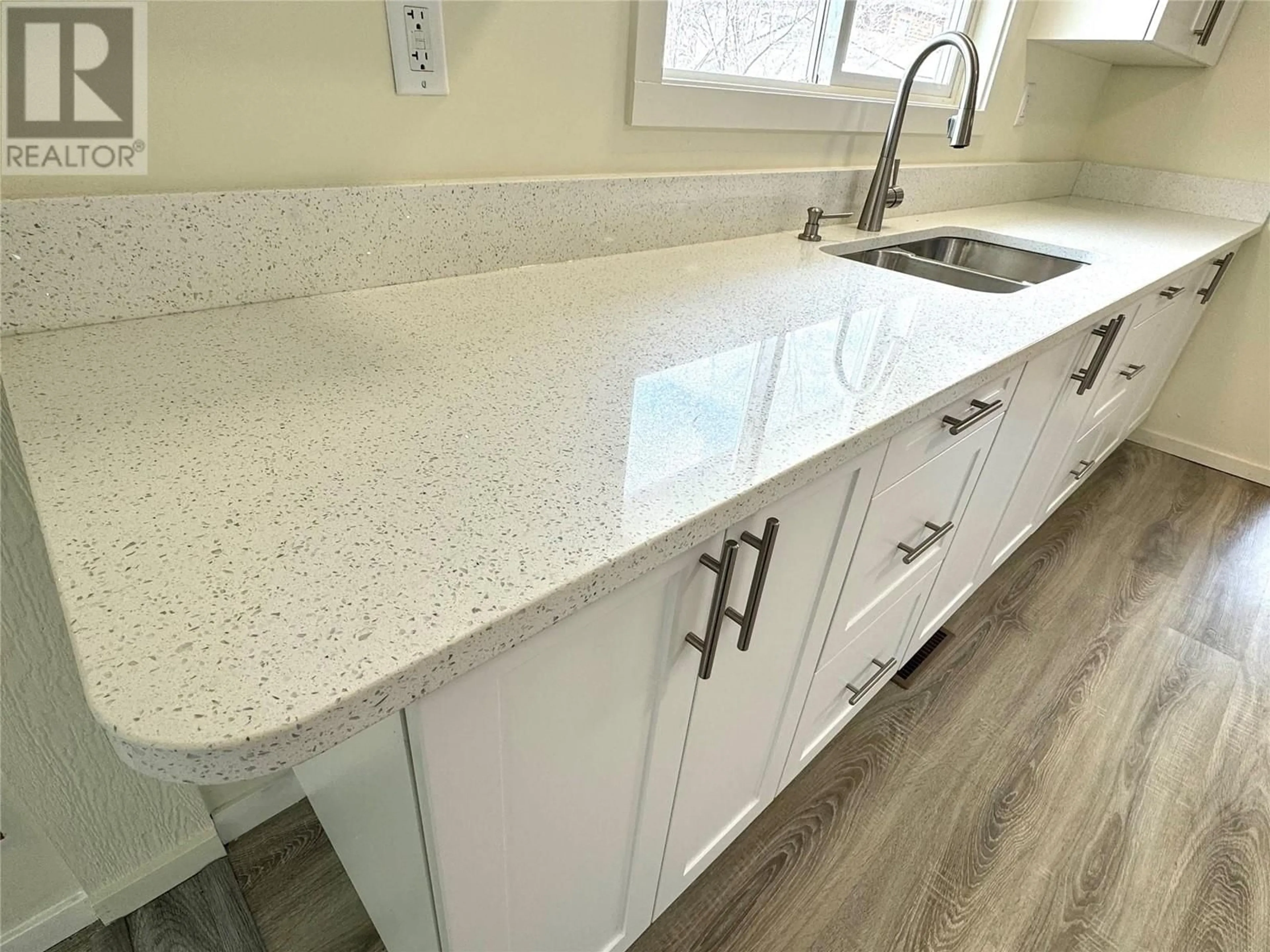 Contemporary kitchen, unknown for 1021 WILLOW STREET, Okanagan Falls British Columbia V0H1R4