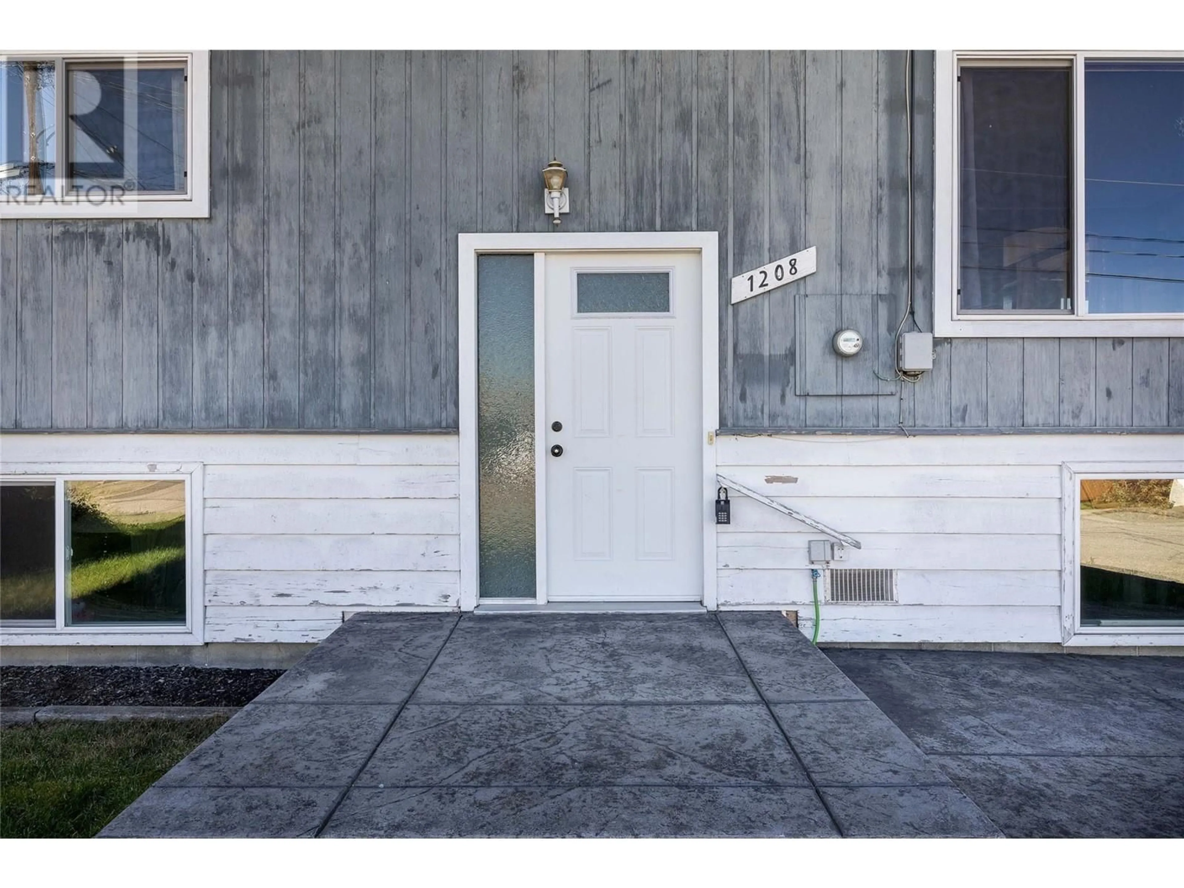 Indoor entryway for 1208 38 AVENUE, Vernon British Columbia V1T2Y7