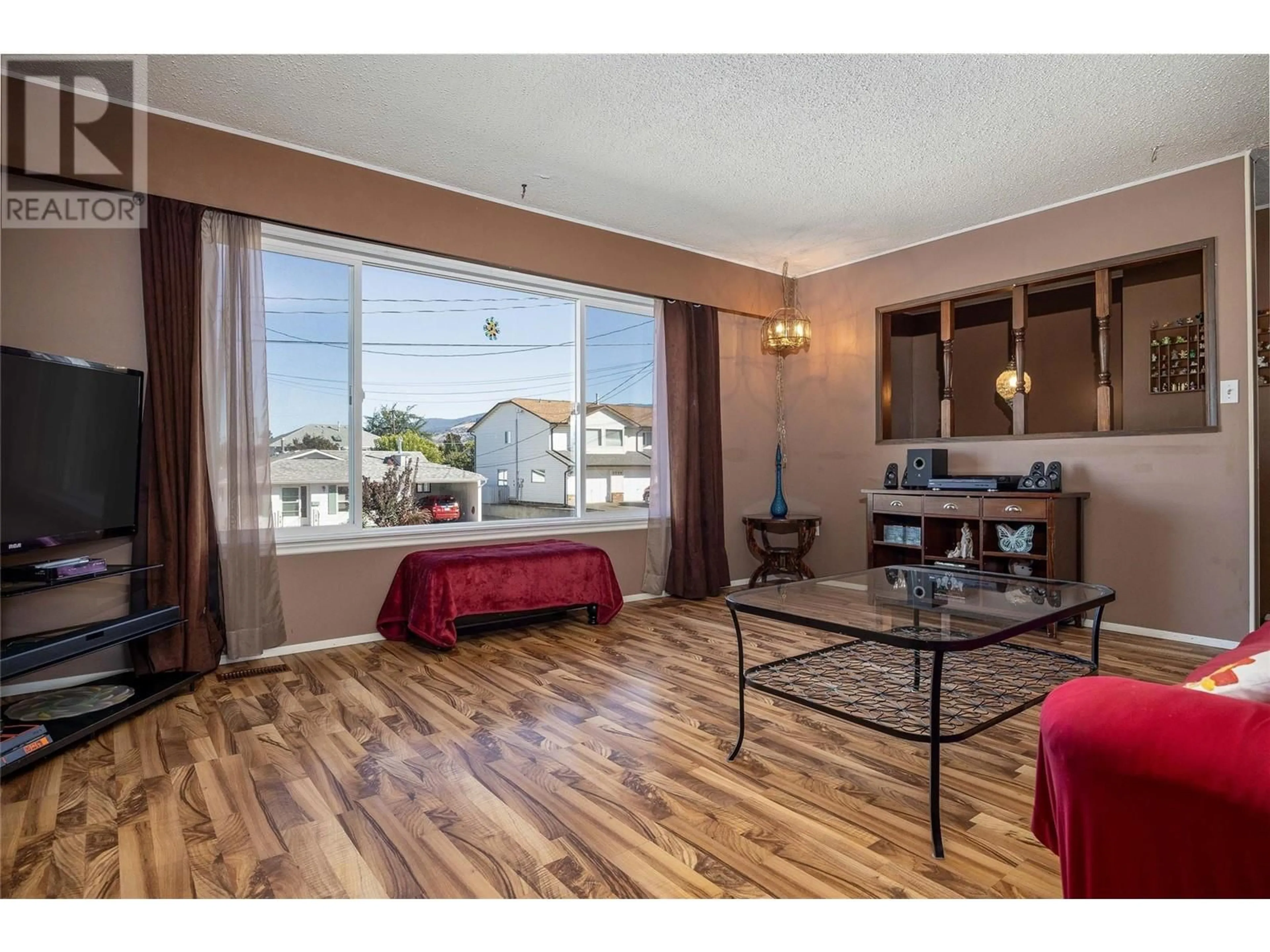 Living room with furniture, wood/laminate floor for 1208 38 AVENUE, Vernon British Columbia V1T2Y7