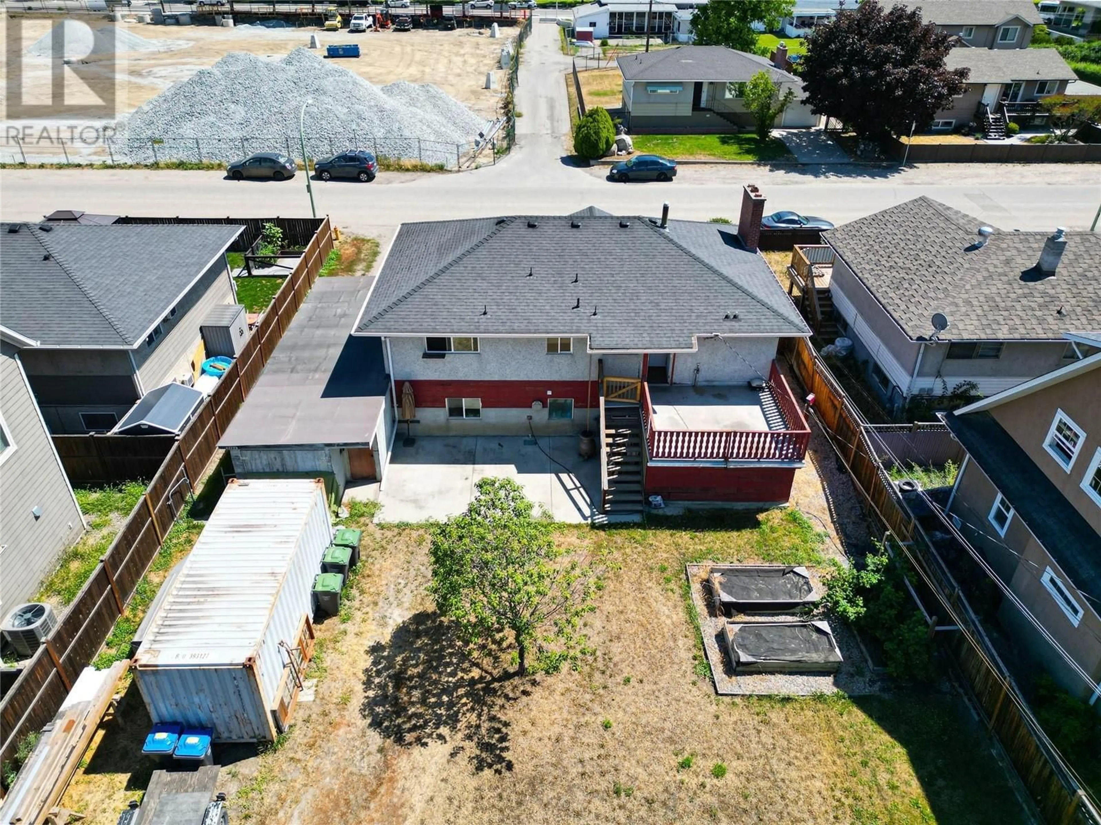 A pic from outside/outdoor area/front of a property/back of a property/a pic from drone, street for 2220 BURNETT STREET, Kelowna British Columbia V1Y2T6