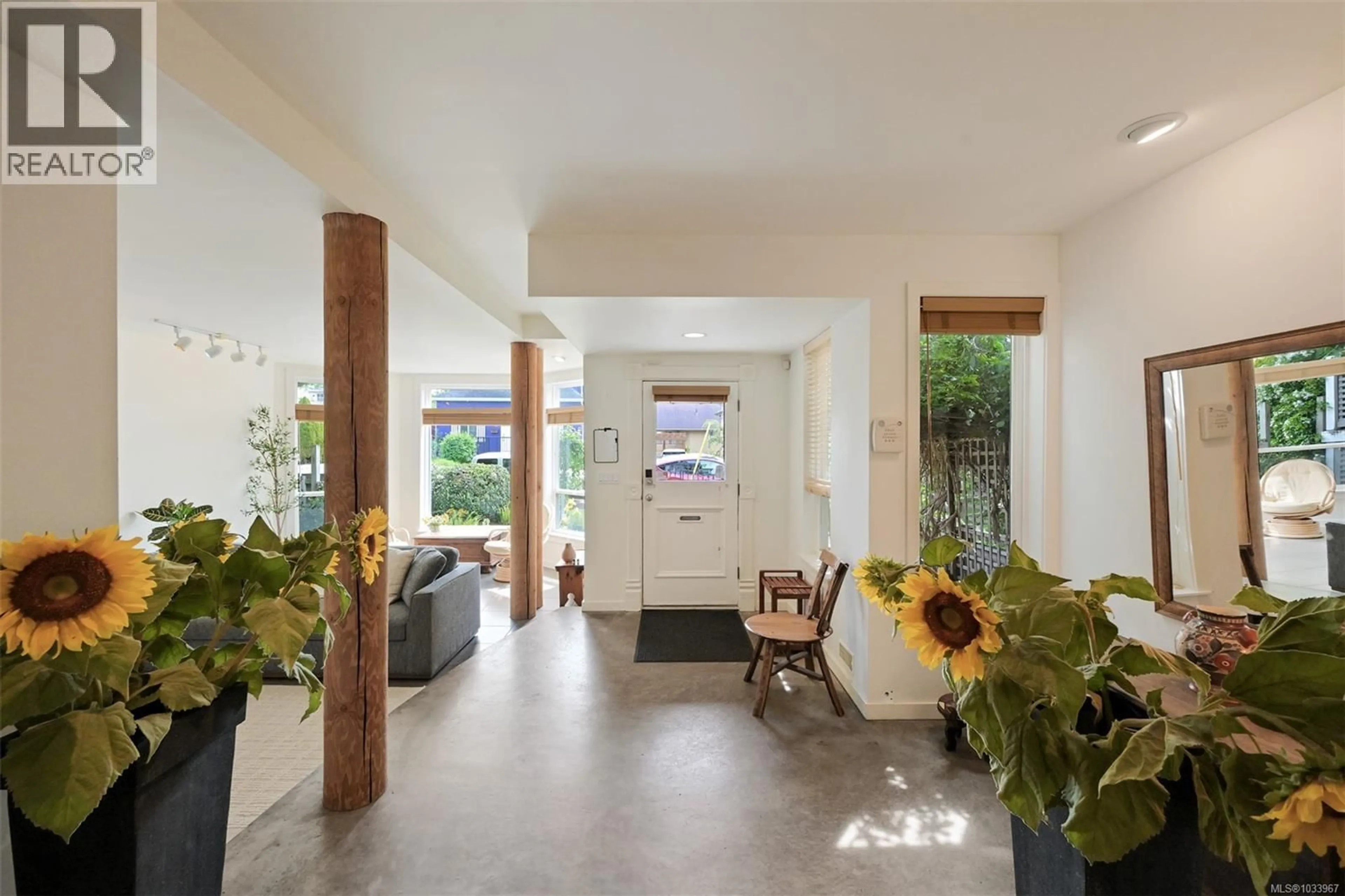 Indoor entryway for 80 SAN JOSE AVENUE, Victoria British Columbia V8V2C2